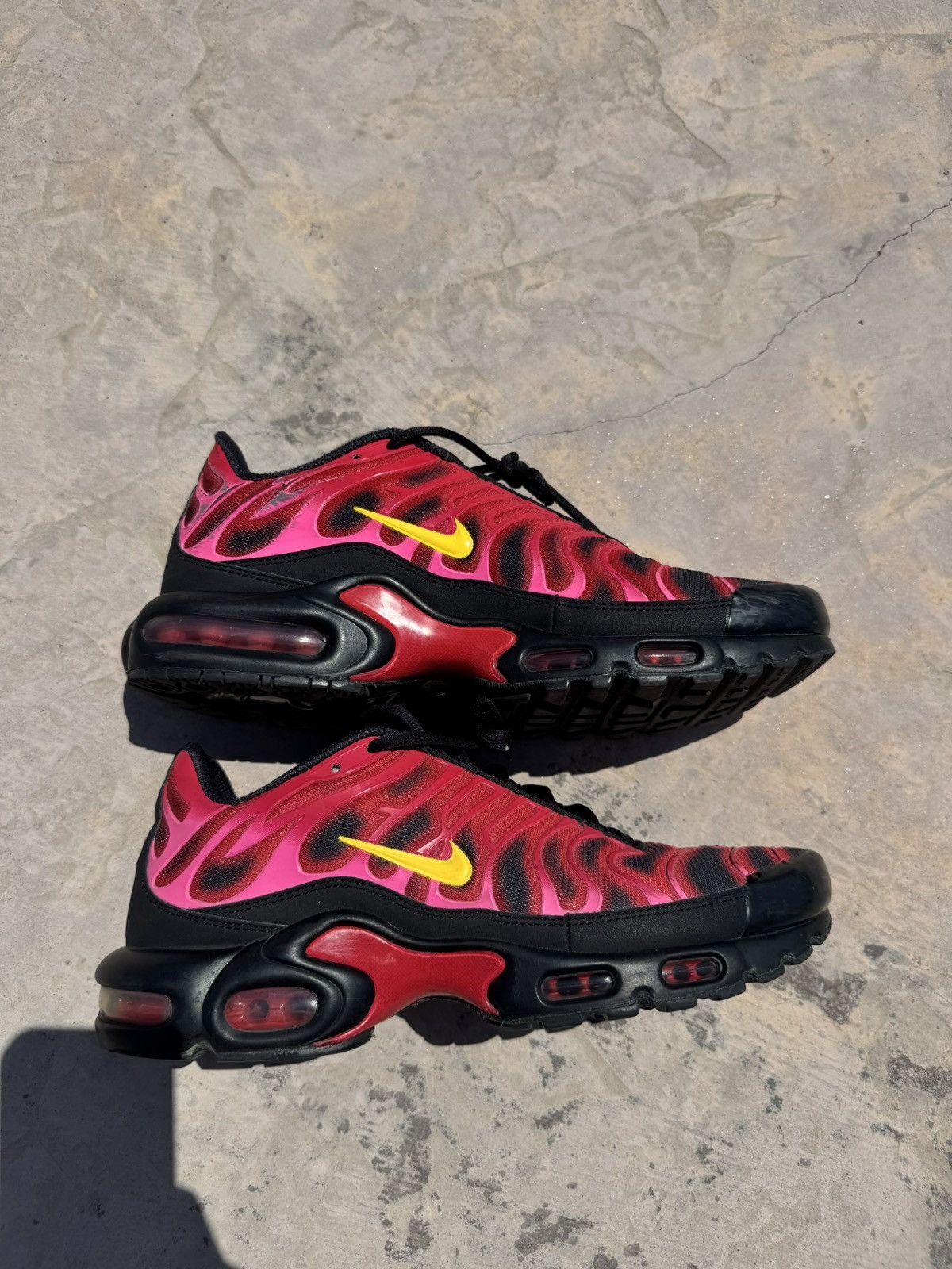 Nike × Supreme Nike Air Max Plus Supreme University Red Size US 10.5 / EU 43-44 - 3 Thumbnail