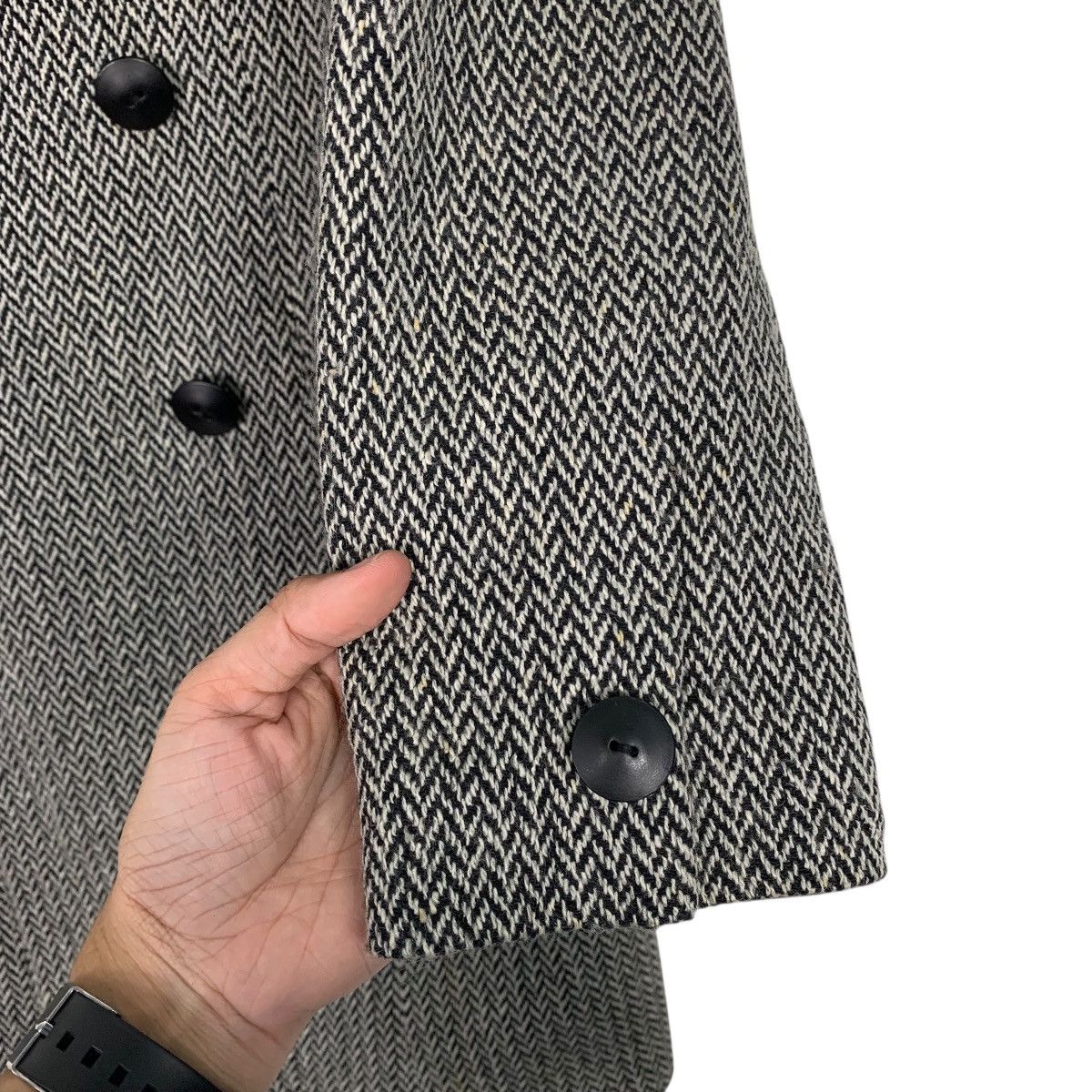 Hardy Amies Hardy Amies London Essence Double Breasted Herringbone Coat Size S / US 4 / IT 40 - 13 Thumbnail