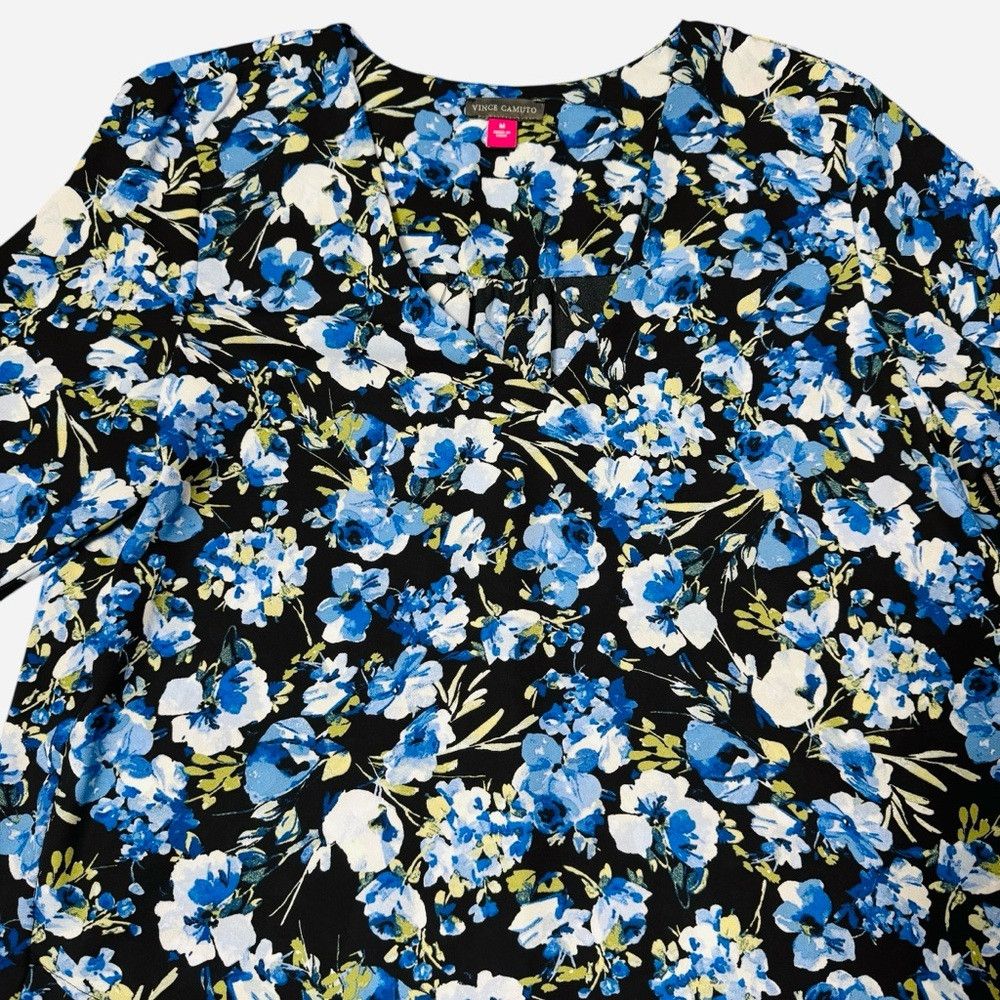 Vince Camuto NWT New Vince Camuto Blue Floral Flutter Sleeve V-Neck Blou Size M / US 6-8 / IT 42-44 - 3 Thumbnail