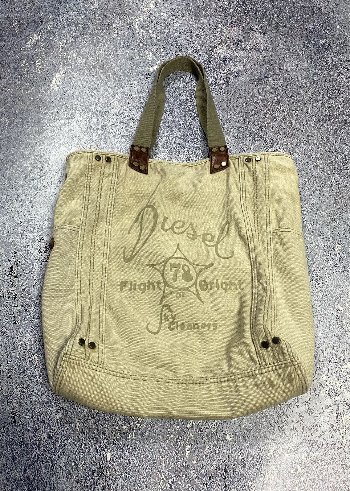 Sacoche Bandoulière Diesel Vintage En Cuir - Couleur Gris, Logo XXL - Neuf Sans étiquette