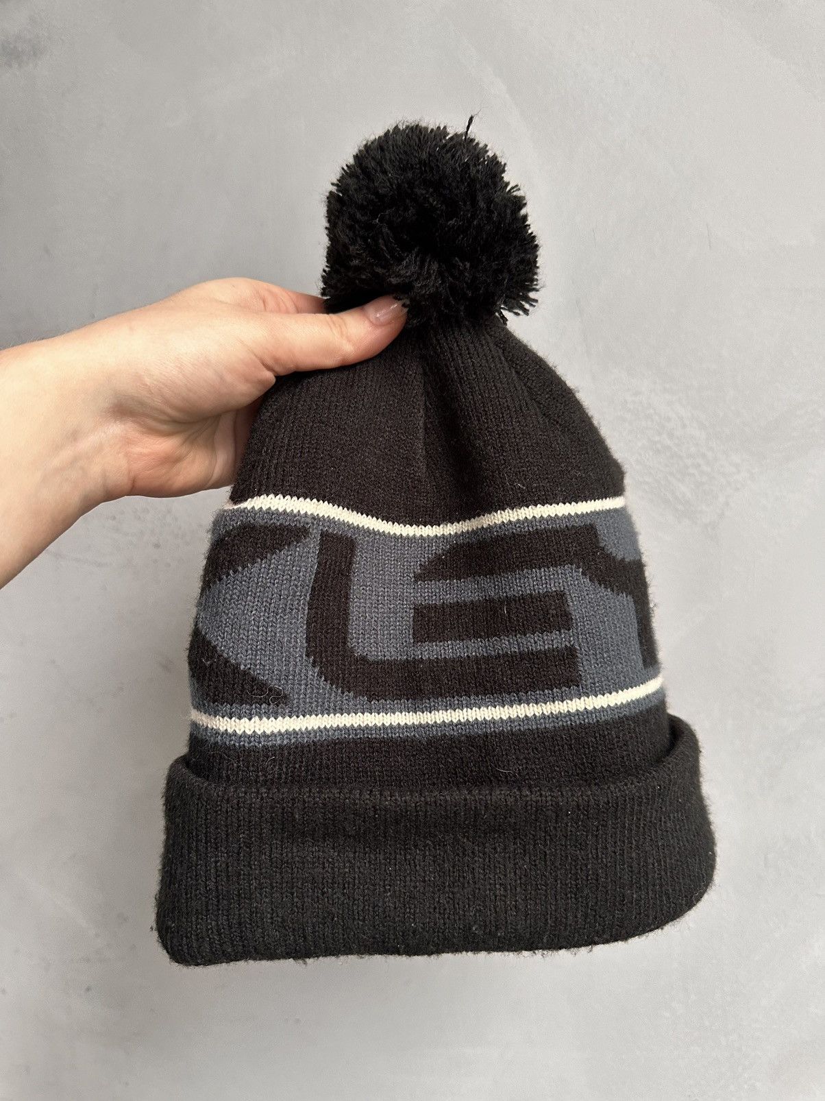 Oakley Wow 😻 White Beanie Oakley Y2K Streetwear Outdoor Arcteryx Size ONE SIZE - 8 Thumbnail