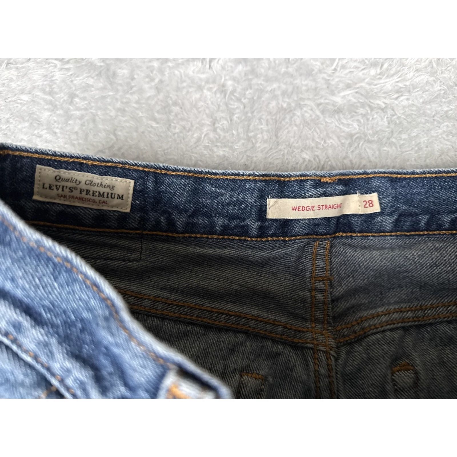 Levi's Levi's Jeans Womens 28x28 Blue Wedgie Straight Distressed High Rise Button Fly Jeans Women Regular 28x28 Blue Distressed Straight Fit Mens Womens? Size 28" / US 6 / IT 42 - 6 Thumbnail