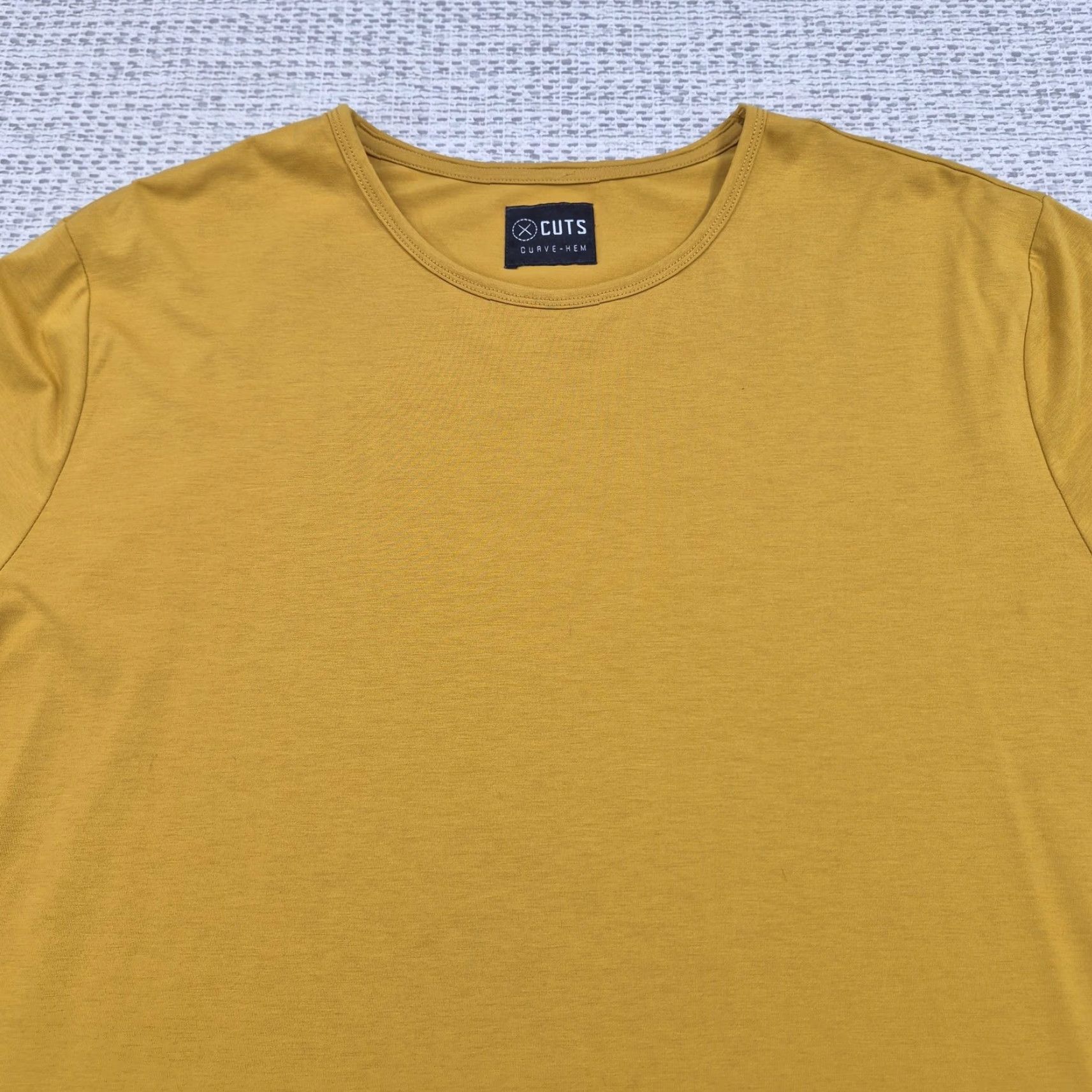 Cuts Cuts Shirt Mens XL Yellow Long Sleeve Curve Hem Pyca Pro Casual Crewneck Tee Size US XL / EU 56 / 4 - 4 Thumbnail
