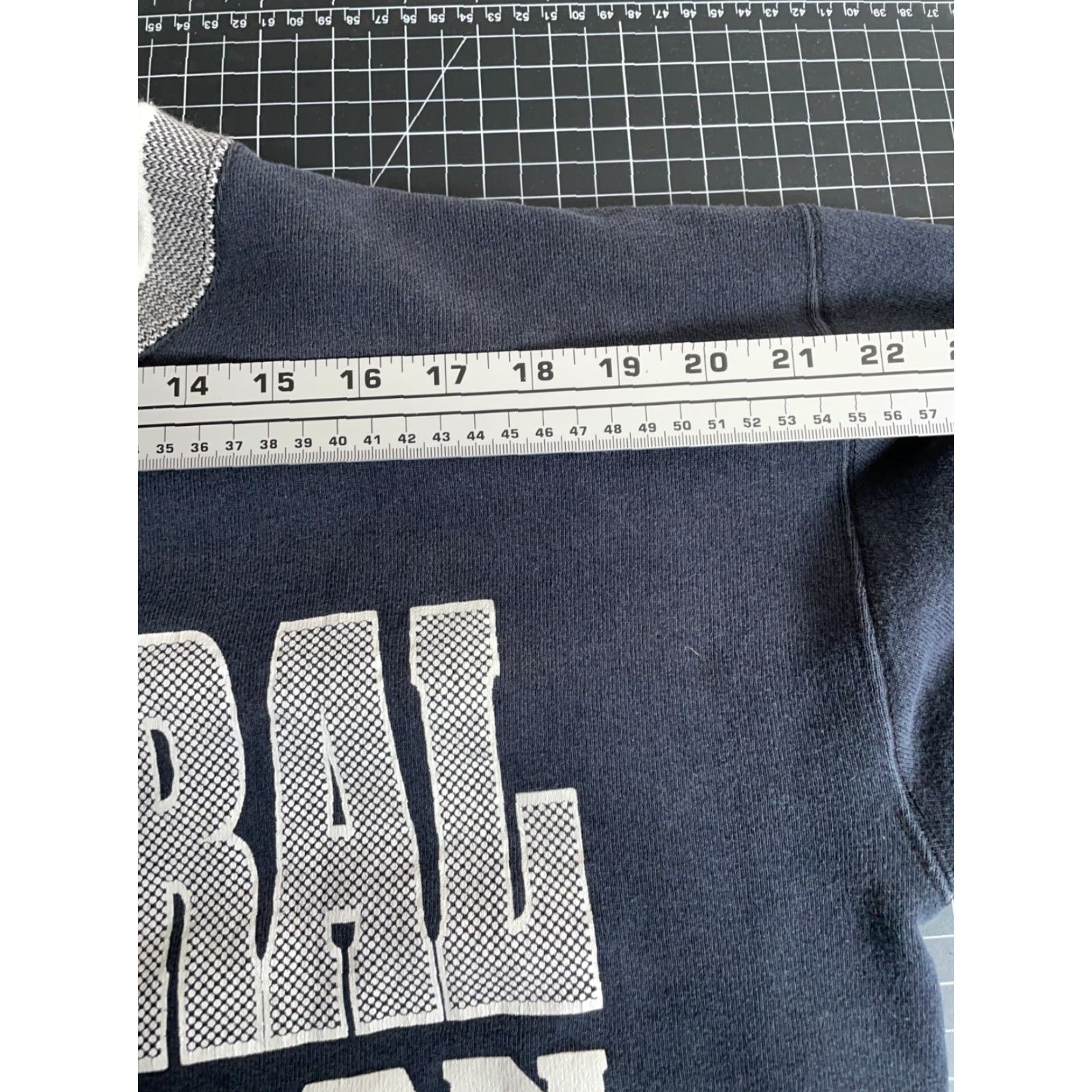 Vintage VTG Central Michigan University Sweatshirt Adult XL Faded Black H. Wolf & Sons Size US XL / EU 56 / 4 - 7 Thumbnail