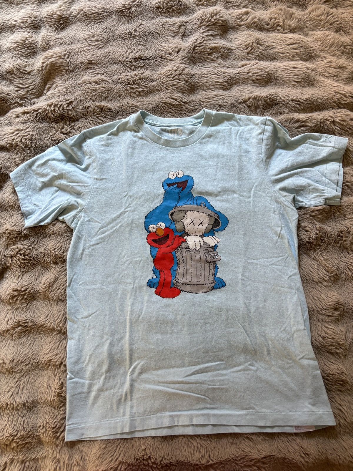 Kaws × Uniqlo Kaws x Sesame Street men’s medium Size US M / EU 48-50 / 2 - 1 Thumbnail
