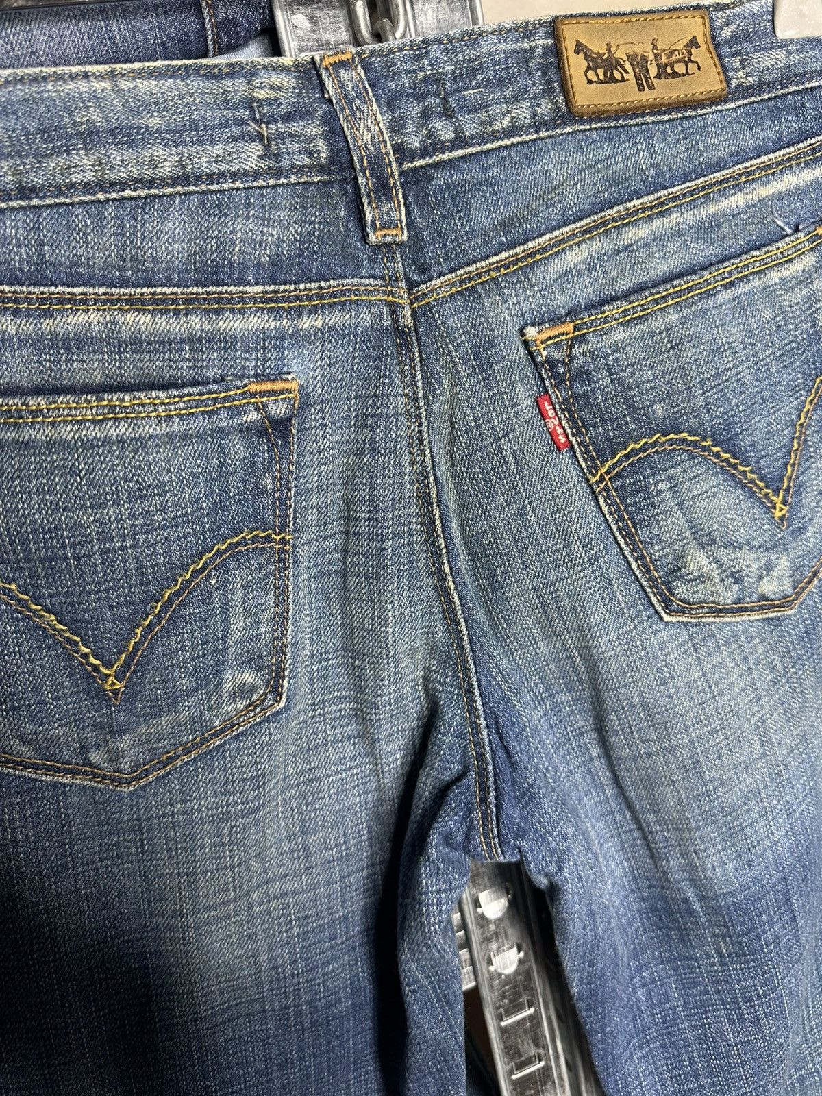 Levi's Levi’s 572 Bootcut Distressed Denim Jeans Vintage Wash Size 28" / US 6 / IT 42 - 11 Thumbnail