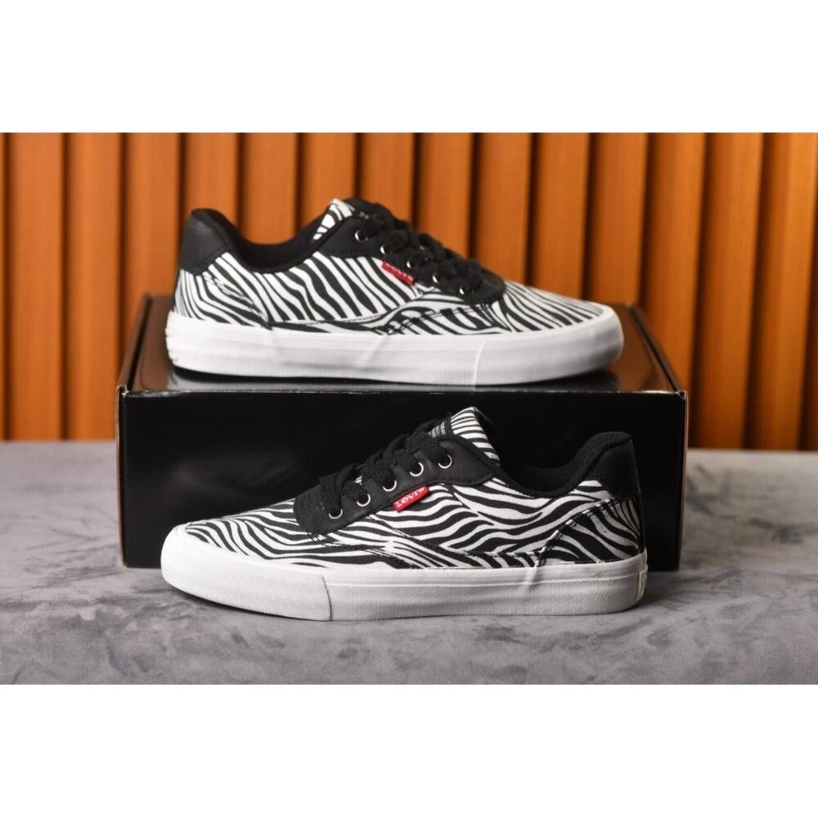 Levi's Levi's Unisex Naya M Zebra Sneaker | Black & White Size US 5 / EU 37 - 2 Thumbnail