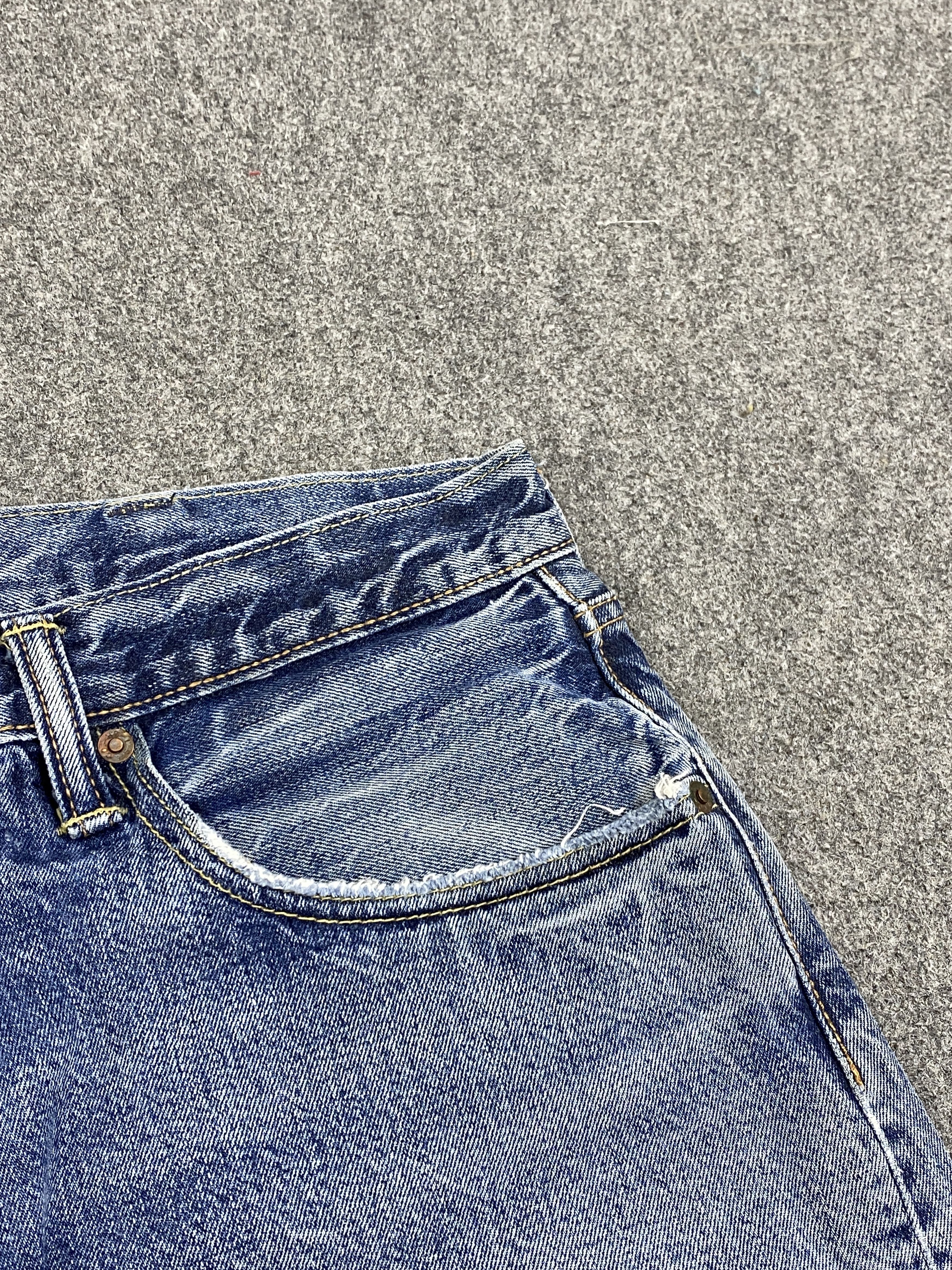 Levi's Vintage Levis 501 Distressed Jeans DP2798 Size US 38 / EU 54 - 18 Thumbnail