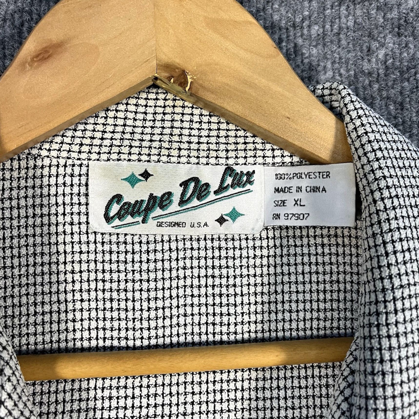 Vintage VINTAGE Coupe De Lux Mens XL Shirt Short Sleeve Button Camp Collar Striped 90s Gray Graphics Mens Size US XL / EU 56 / 4 - 3 Thumbnail