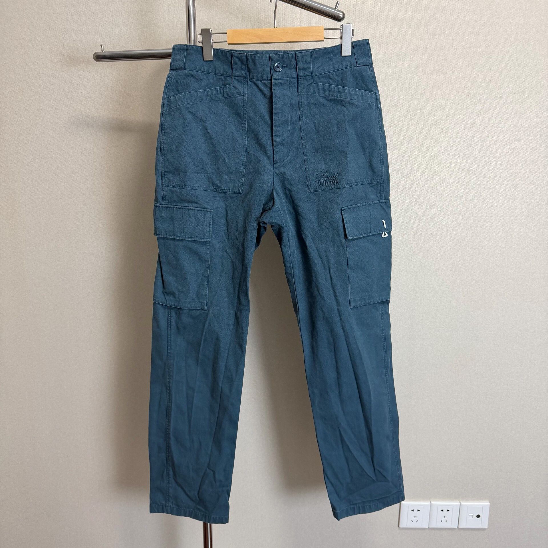 Louis Vuitton Louis Vuitton SS23 Straight Leg Cargo Pants Navy Blue Size US 30 / EU 46 - 1 Thumbnail