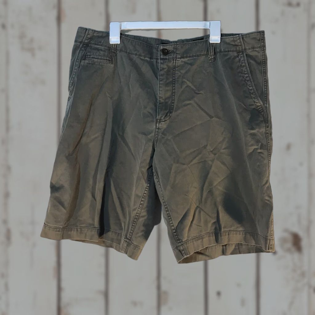Old Navy Old Navy Men's Chino Shorts Size 40 Green Casual Summer Cotton Flat Front Size US 40 / EU 56 - 1 Thumbnail