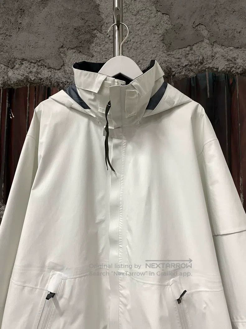 Acronym Acronym White raincoat Size US M / EU 48-50 / 2 - 3 Thumbnail