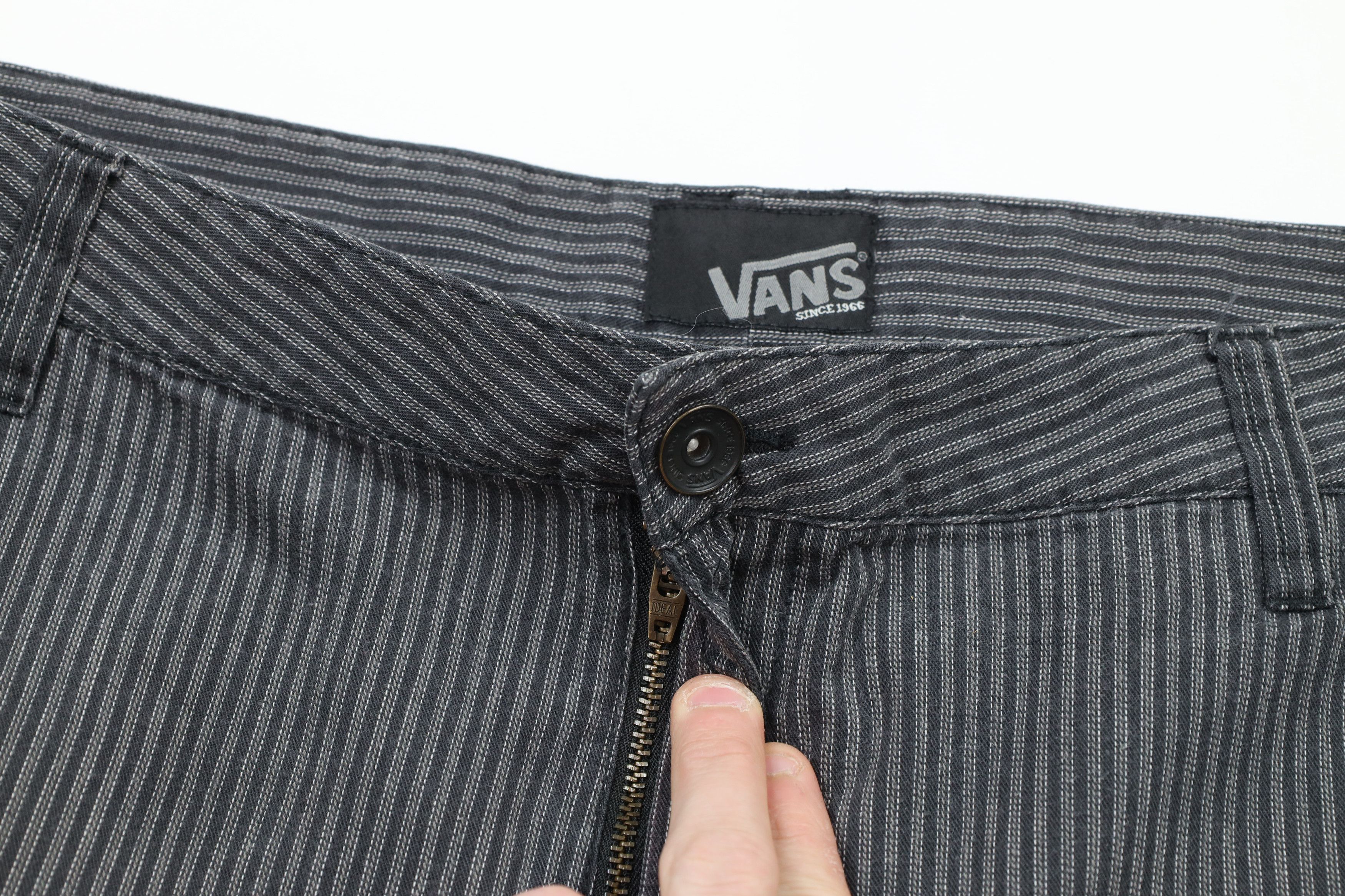 Vans × Vintage Vintage Vans Skateboarding Out Striped Loose Fit Shorts Gray Size US 38 / EU 54 - 7 Thumbnail