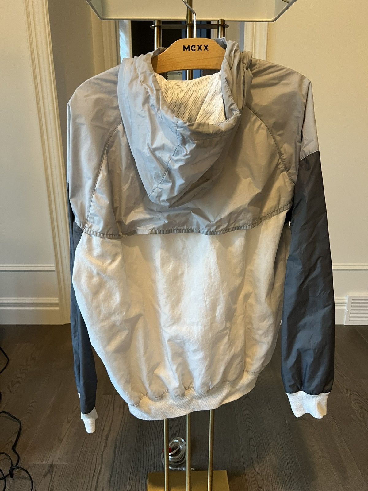 Nike Nike Windrunner Tri-Tone Windbreaker – Grey/White – Size M Size US M / EU 48-50 / 2 - 3 Thumbnail