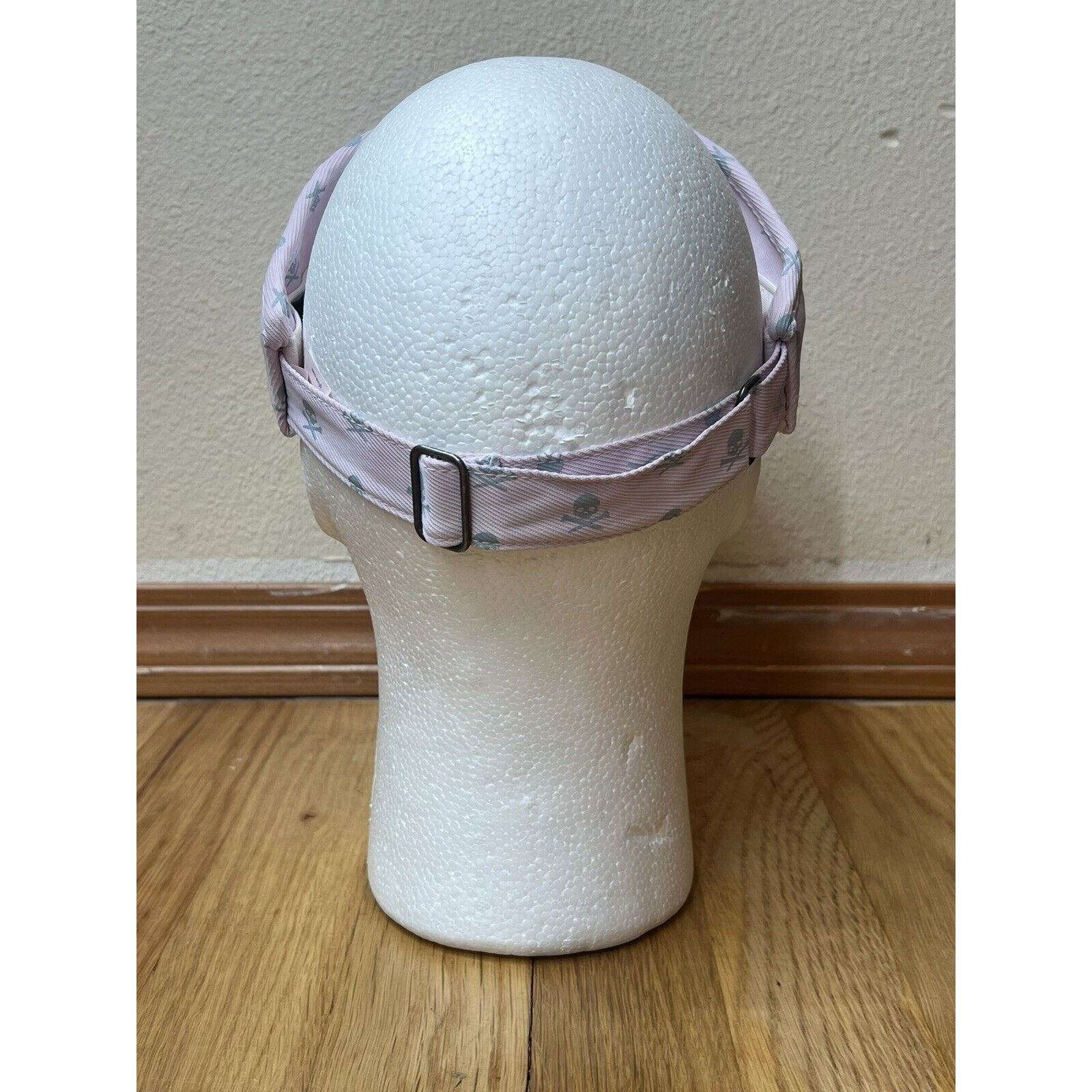 G/FORE GFore Visor White Light Gray Skull Crossbones All Over Print Size ONE SIZE - 2 Thumbnail