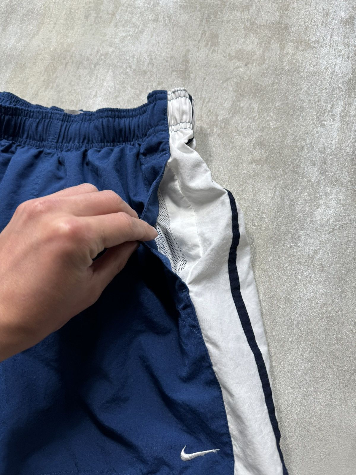 Nike × Vintage Vintage Nike y2k Logo Shorts Size US 32 / EU 48 - 2 Thumbnail