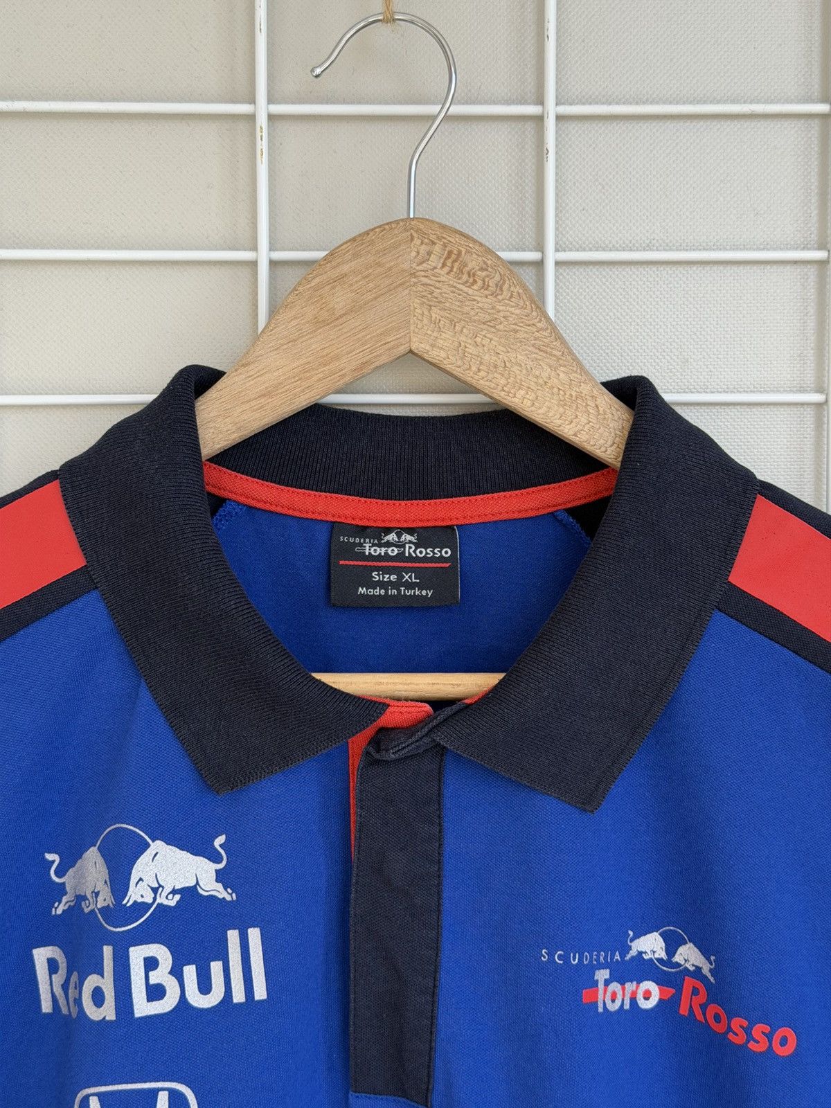 Red Bull Scuderia Red Bull Toro Rosso Racing Shirt Mens Size L/XL Size US XL / EU 56 / 4 - 13 Thumbnail