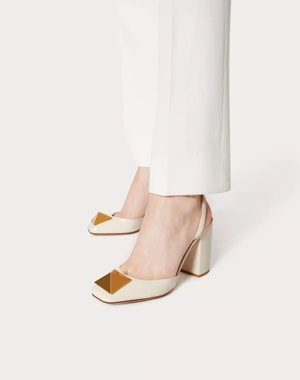Valentino o1s1wg110625 One Stud Pump Patent Leather 90m in Ivory/White Size US 5.5 / IT 35.5 - 6 Thumbnail