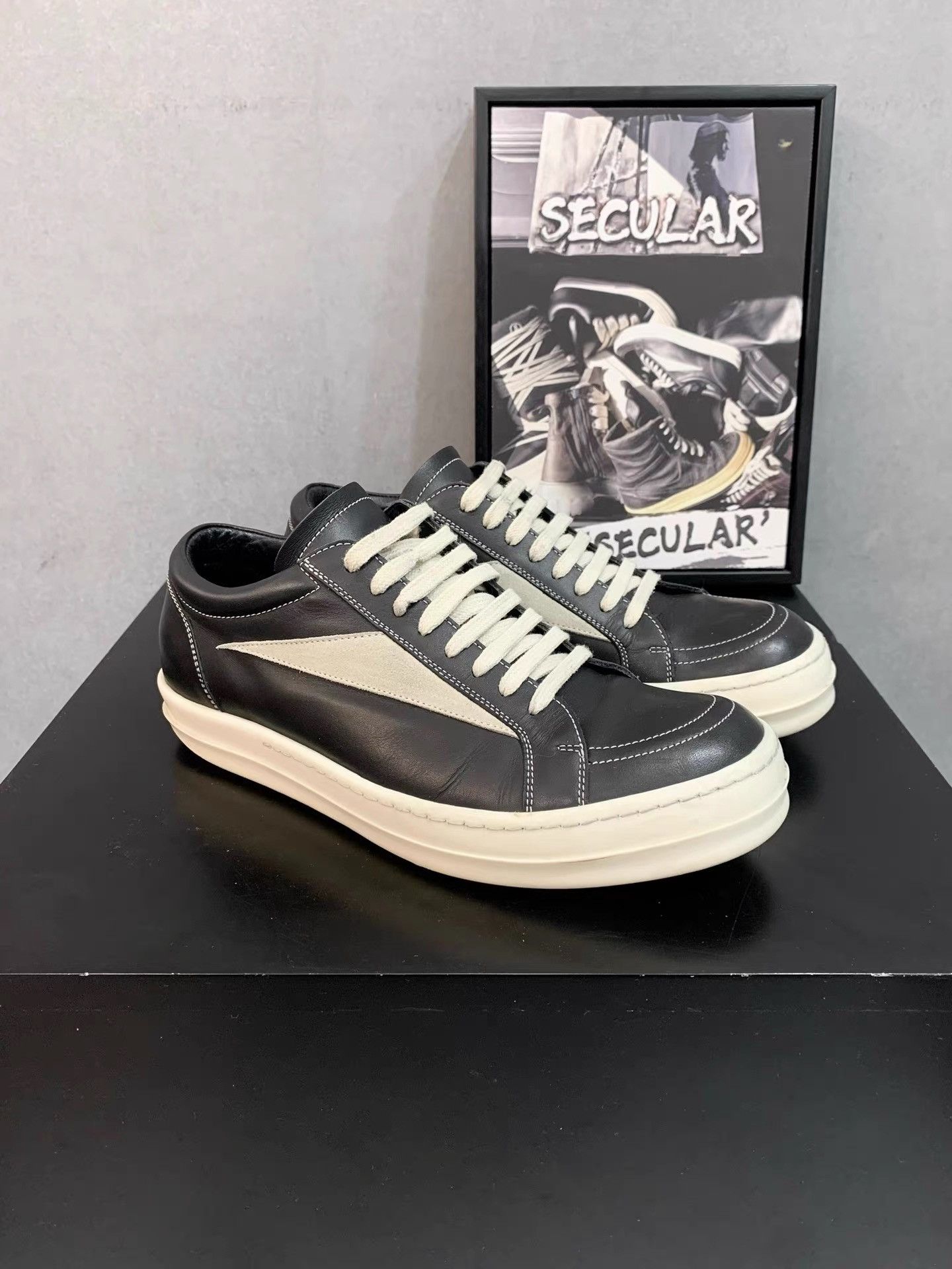 Rick Owens Rick Owens 23FW Black White Glossy Leather Low Top Shoes K34 Size US 7 / EU 40 - 1 Thumbnail