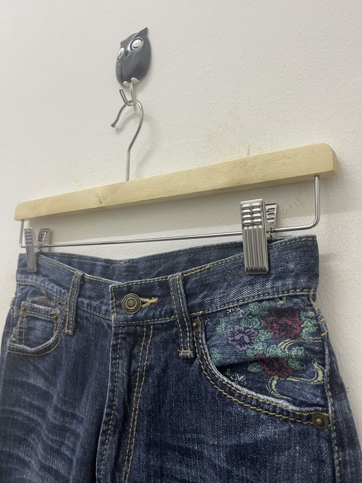 Le Grande Bleu (L.G.B.) Rare Vintage JAPANESE SUKAJAN Dragon Embroidery Jorts Size US 26 / EU 42 - 5 Thumbnail