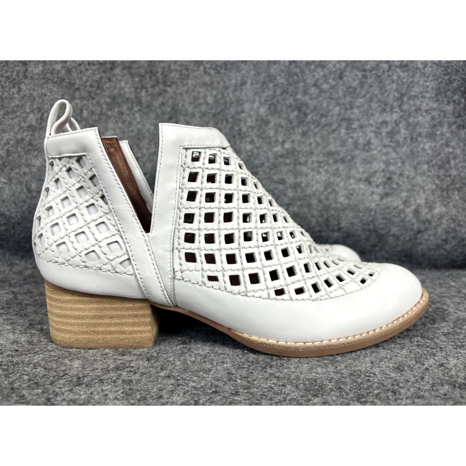 Jeffrey Campbell Jeffrey Campbell Taggart Boots Womens 7.5 White Leather Ankle Cutout Geometric Pointed Toe Bootie Size US 8 / IT 38 - 5 Thumbnail