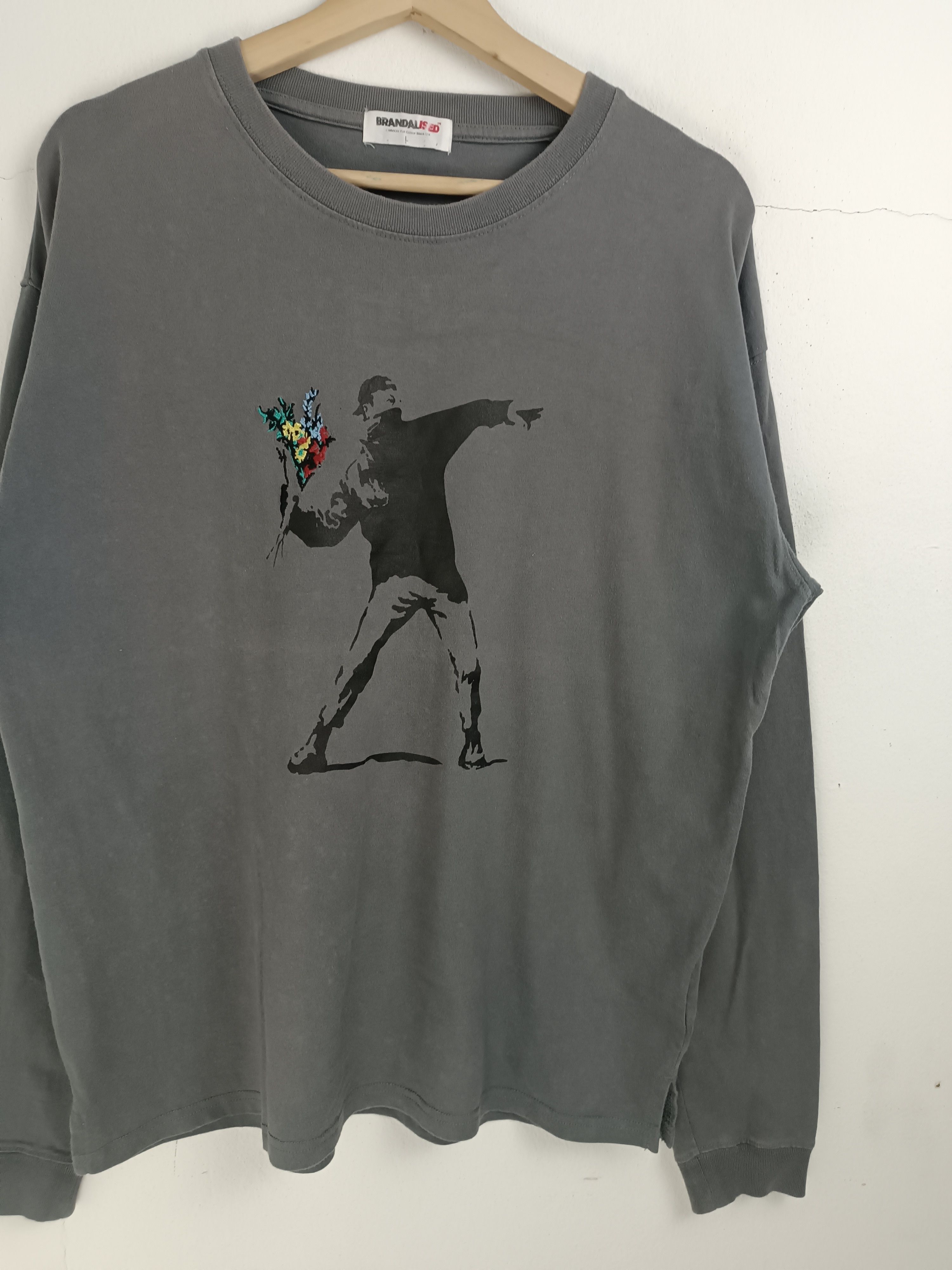 Other VINTAGE BANKSY FLOWER THROWER BRANDALISED VERY RARE TEE Size US L / EU 52-54 / 3 - 6 Thumbnail