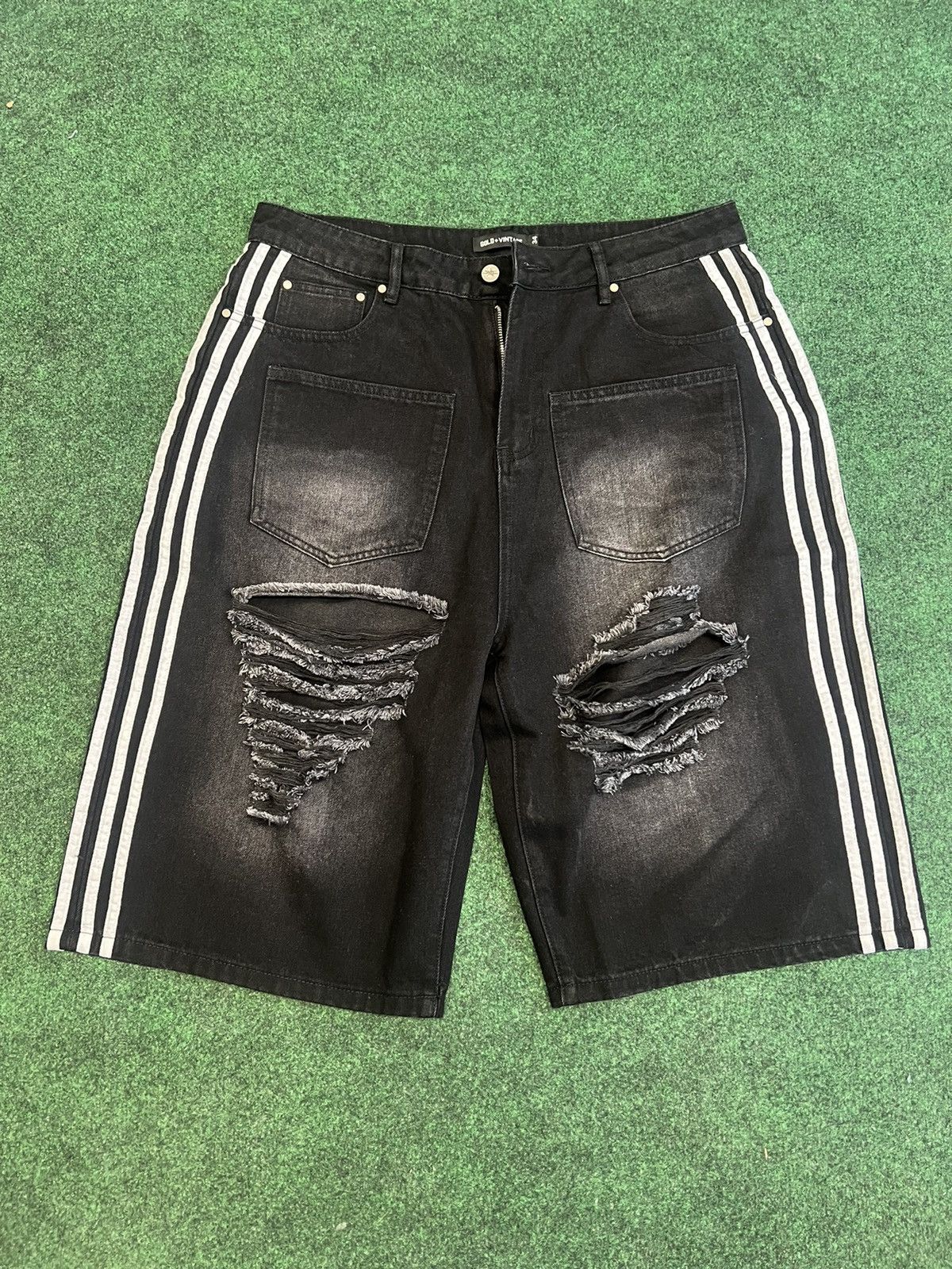 image of The Gv Gallery x Vintage Gv Gallery Raspberry Hills Black Denim Shorts Size 34, Men's