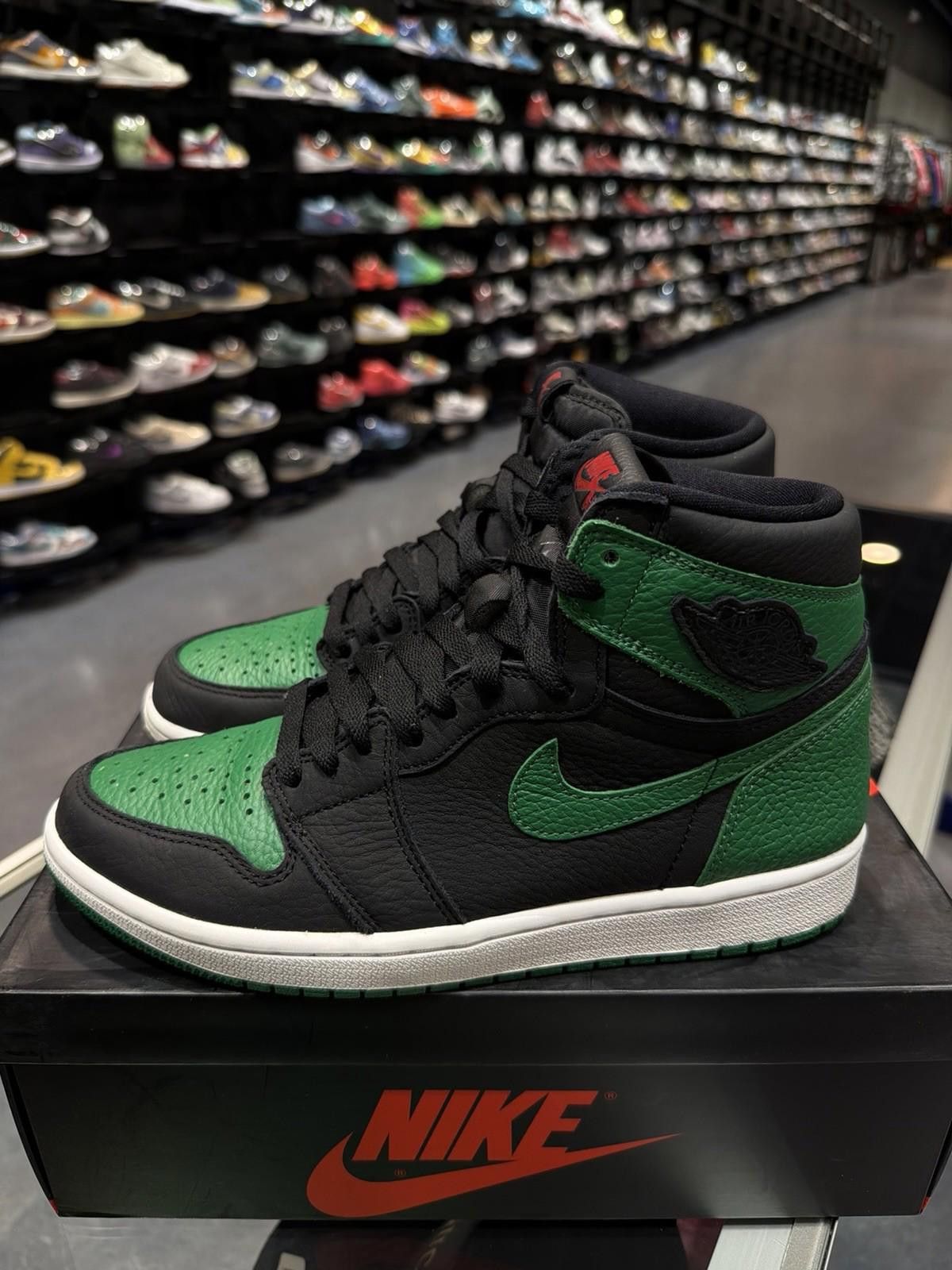 Jordan Brand Size 8.5 - Jordan 1 Retro OG High Pine Green 2.0 555088 030 Size US 8.5 / EU 41-42 - 6 Thumbnail