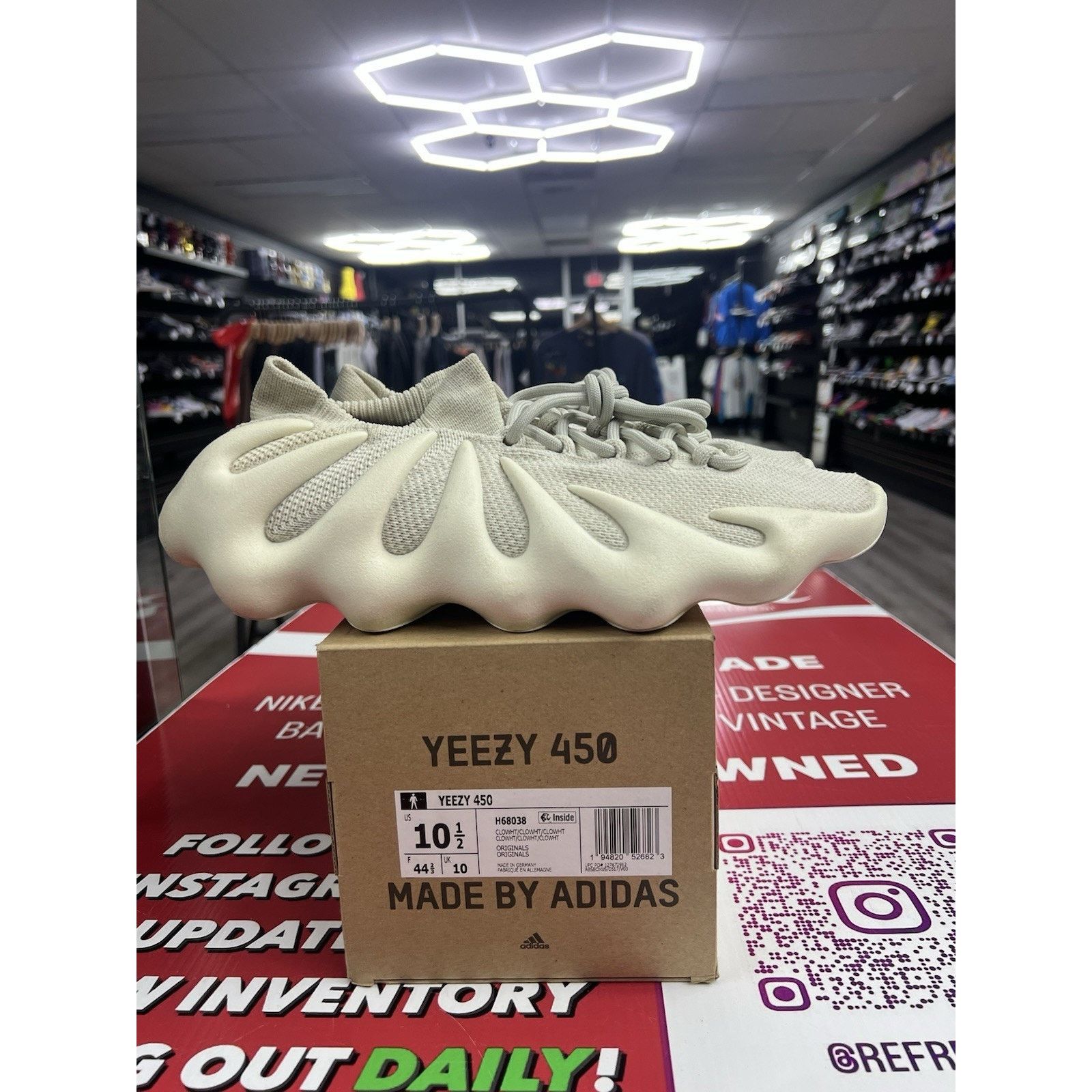 Adidas adidas Yeezy 450 Cloud White Size 10.5 H68038 Size US 10.5 / EU 43-44 - 1 Thumbnail