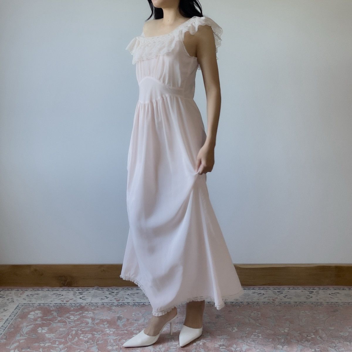 Vintage Vintage 1970s Pale Pink Ruffle Lace Nightgown (M) Size M / US 6-8 / IT 42-44 - 8 Thumbnail