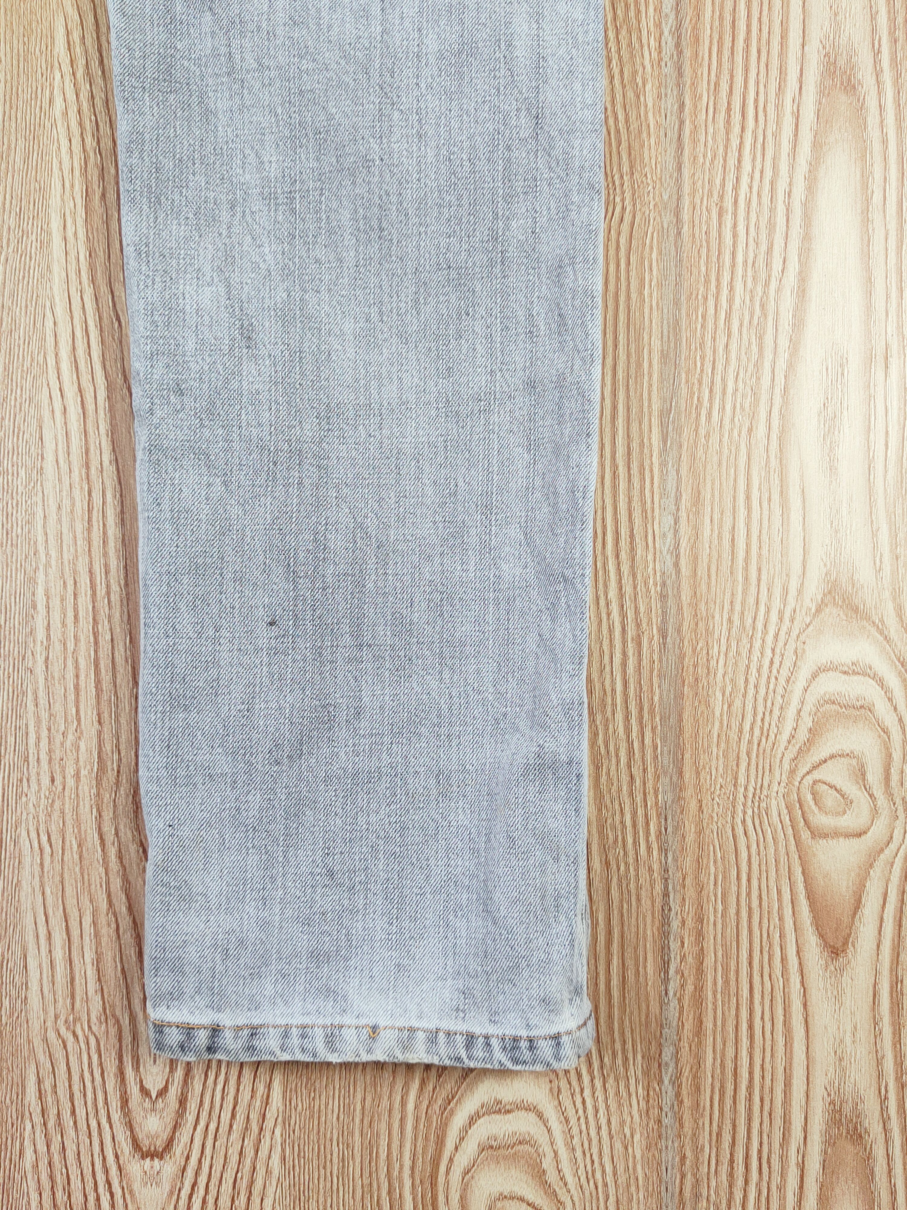 Levi's Levi's Gray Distressed Ripped Jeans #W695 Size US 31 - 13 Thumbnail