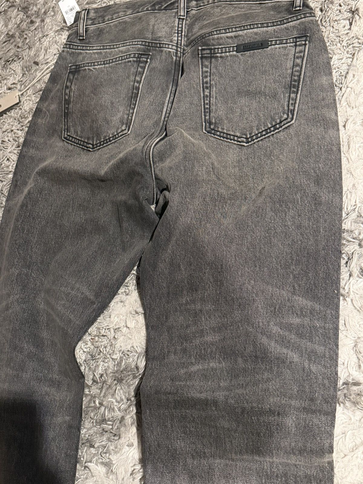 Essentials FEAR OF GOD ESSENTIALS BLACK WASHED DENIM JEANS IN SIZE 31 Size US 31 - 3 Thumbnail