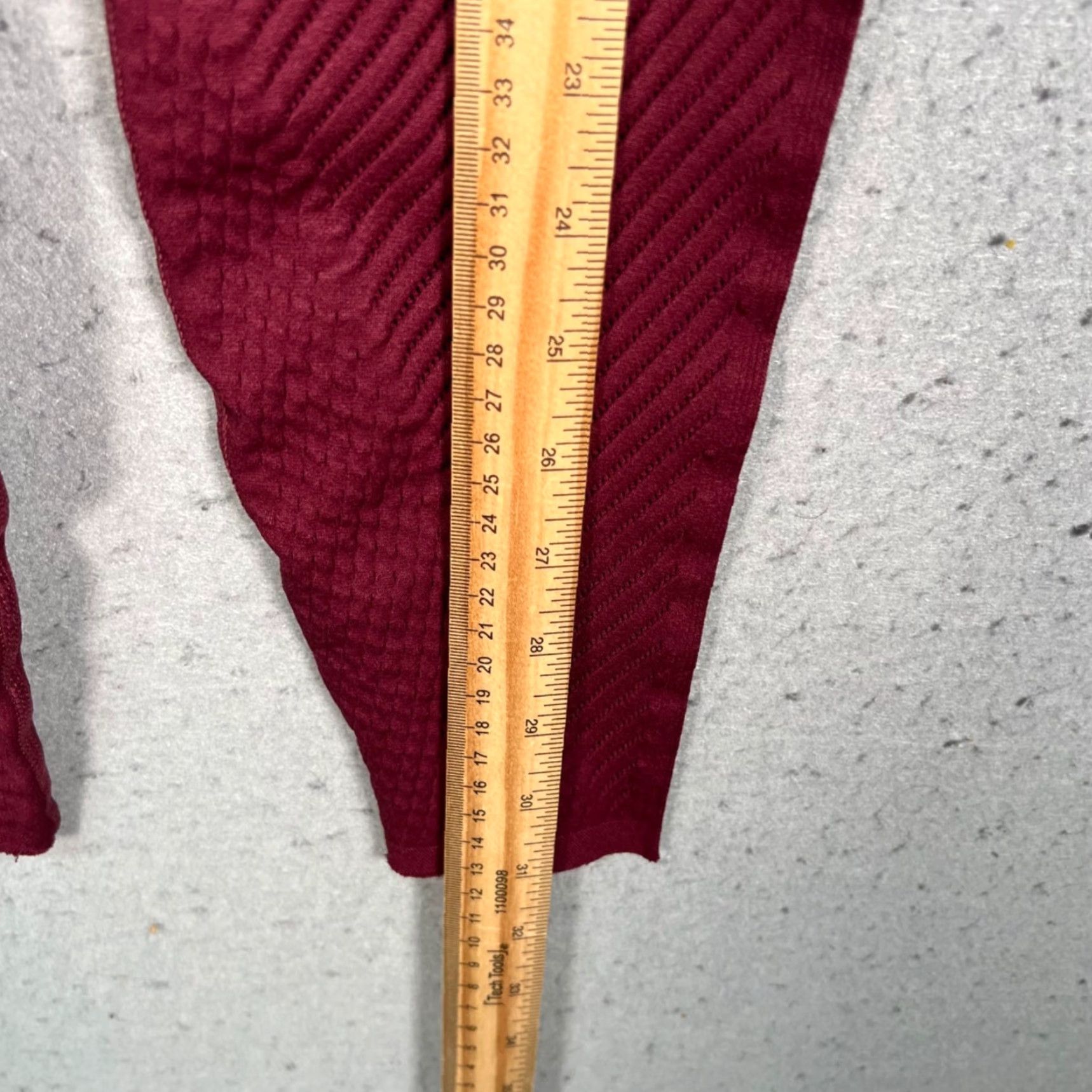 Fabletics Fabletics Leggings Womens XS Size XS High-Waisted Red Maroon Knit Skinny Inseam 22 Activewear Yoga Compression Blacklisted: none Size 40" / US 18 - 5 Thumbnail