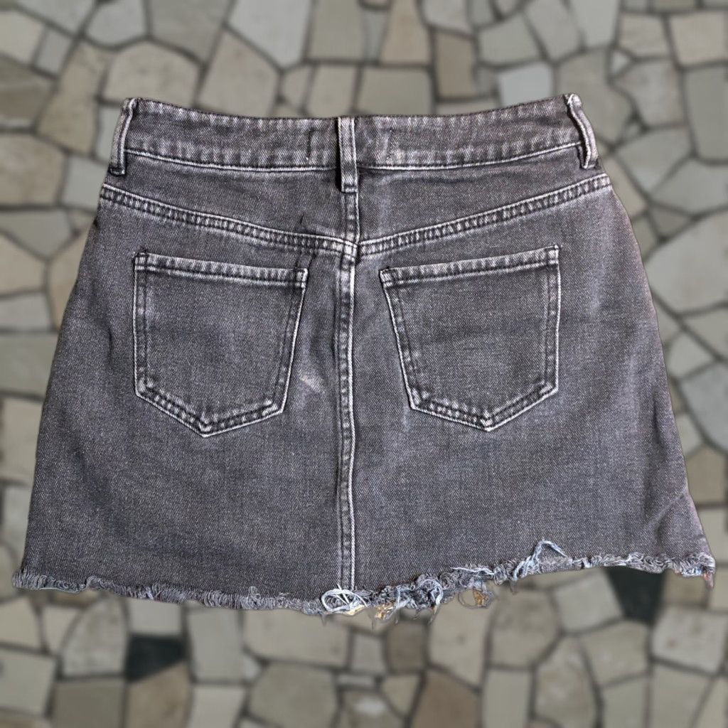 Pacsun VINTAGE PacSun Black Distressed Mini Skirt Womens 25 Mid Rise Zip Raw Hem Denim Cotton Short 90s Festival Womens Size 42" / US 20 - 1 Thumbnail
