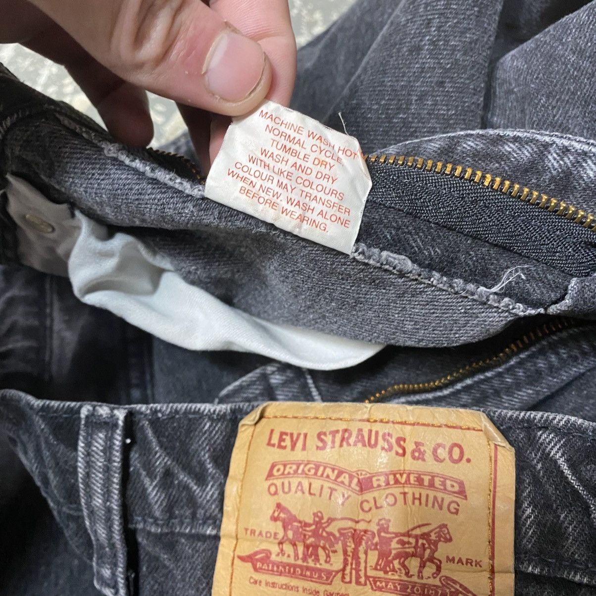 Levi's × Vintage Vintage Levi’s 550 Relaxed Fit Black Denim Jeans 90s Size US 31 - 4 Thumbnail