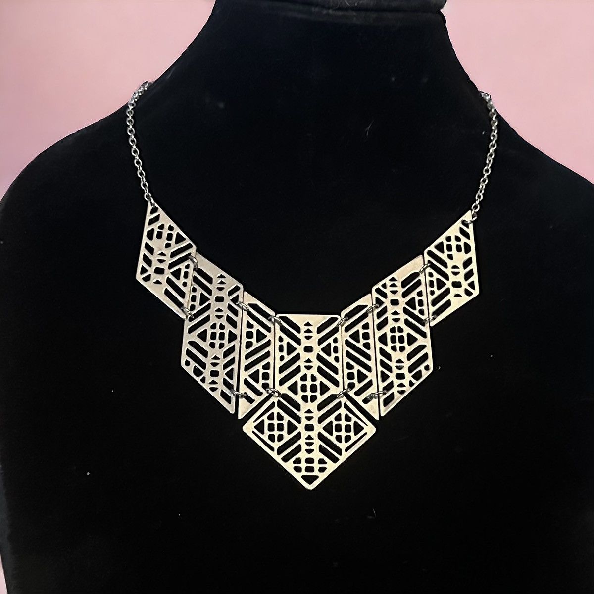 Other Silver tone chevron statement necklace Size ONE SIZE - 1 Thumbnail