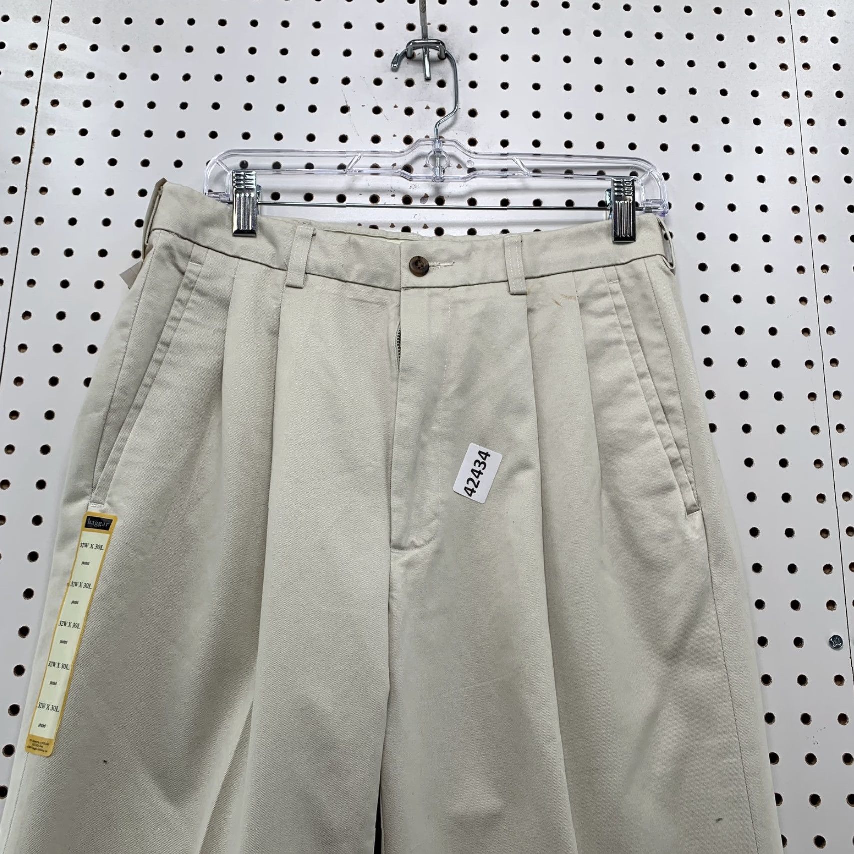 Haggar VINTAGE Haggar Khaki Chino Pants Mens 32x30 Beige Iron Free Pleated Hat? Size US 32 / EU 48 - 4 Thumbnail