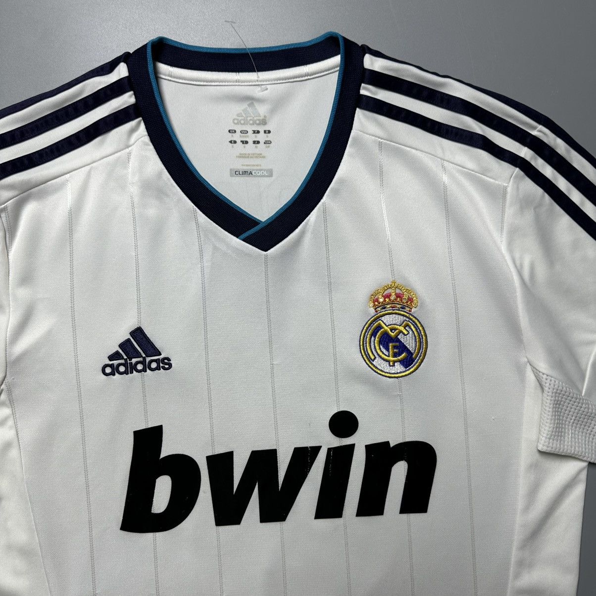 Adidas REAL MADRID 2012/2013 FOOTBALL HOME JERSEY #8 KAKA Size US S / EU 44-46 / 1 - 4 Thumbnail