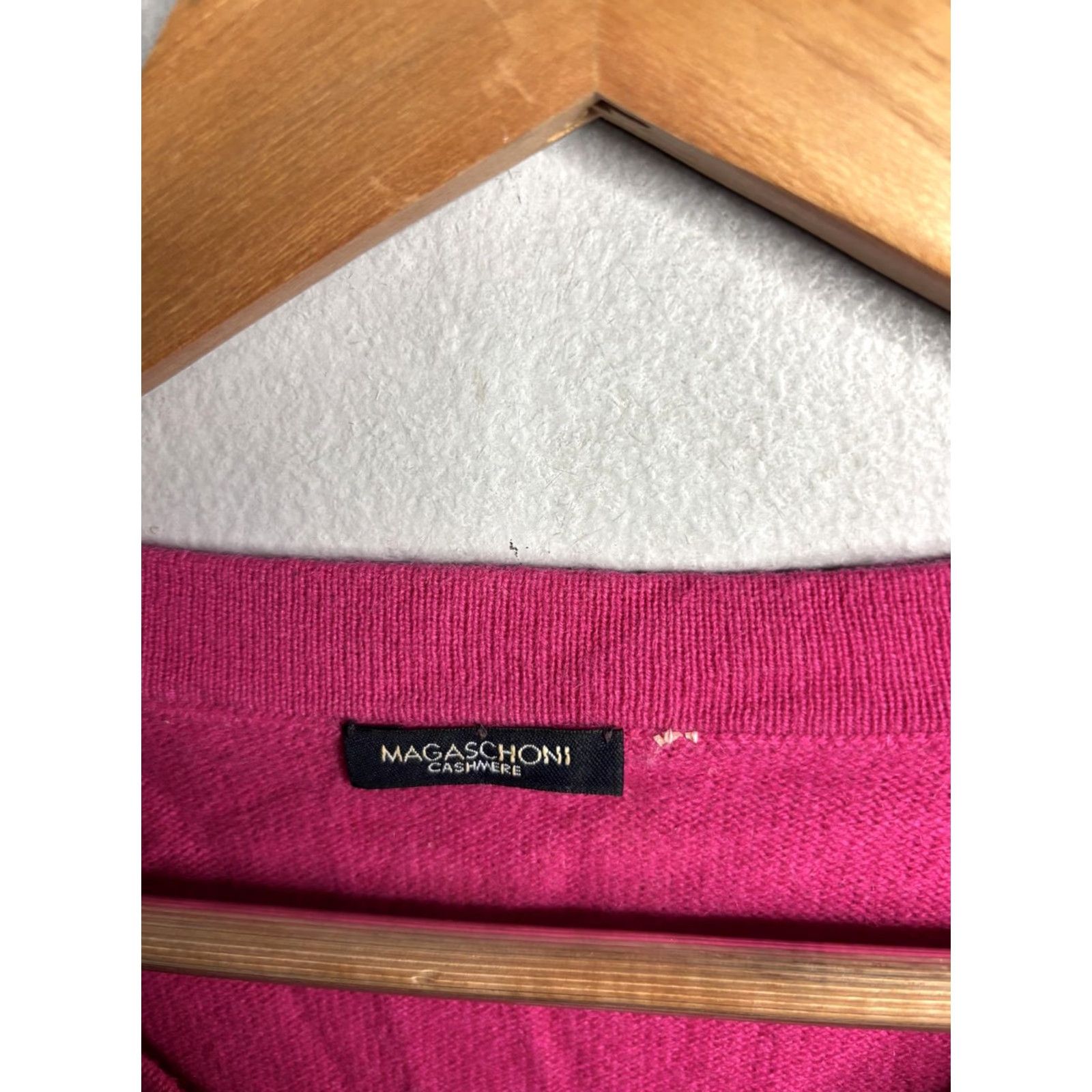 Vintage Magaschoni Cashmere Sweater Womens Small Pink V Neck Pullover Knit Long Sleeve Size S / US 4 / IT 40 - 3 Thumbnail