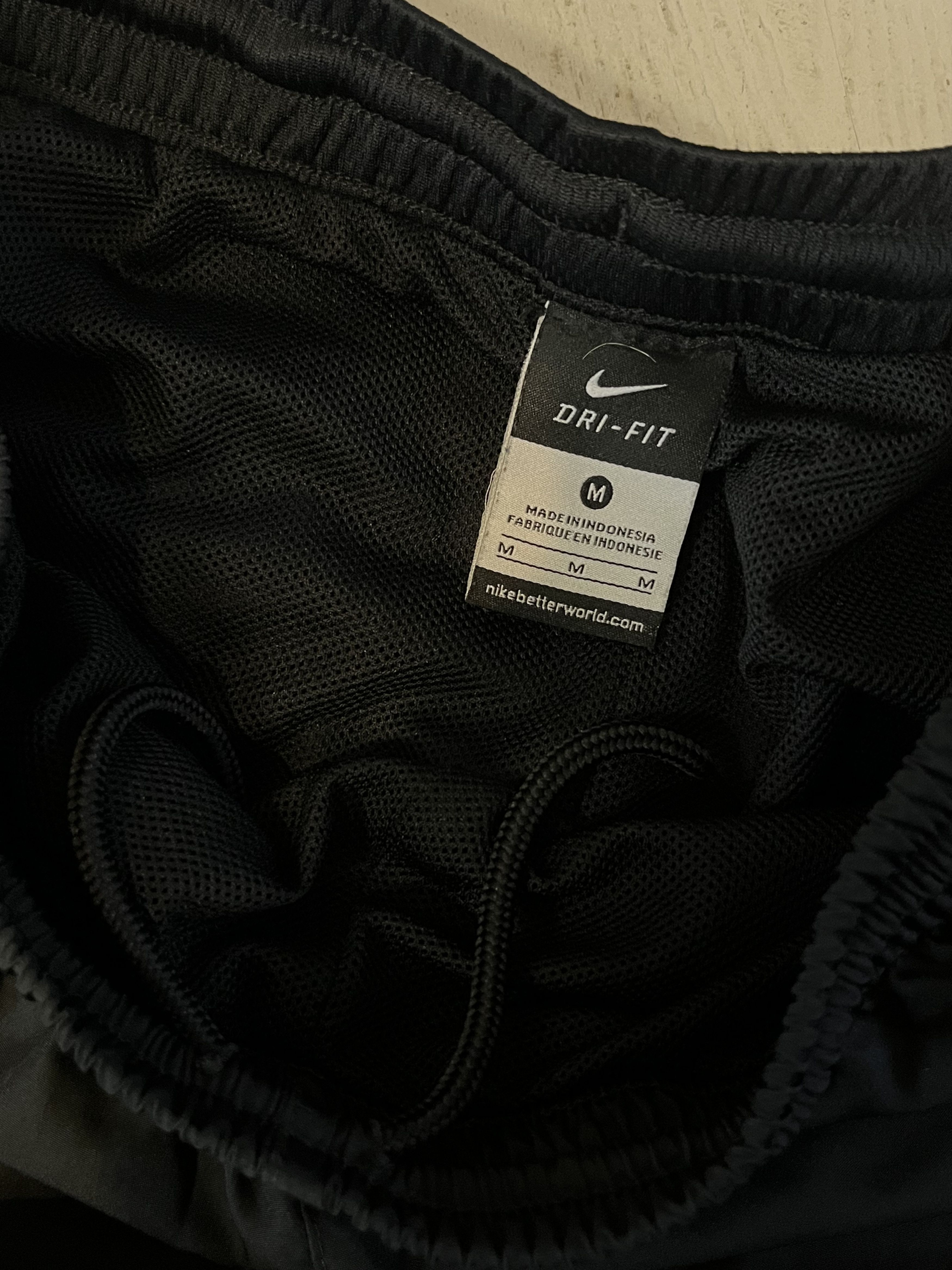 Nike × Nike ACG × Vintage Vintage Nike Nylon Dry Fit Sweatpants 00s Size US 32 / EU 48 - 9 Thumbnail