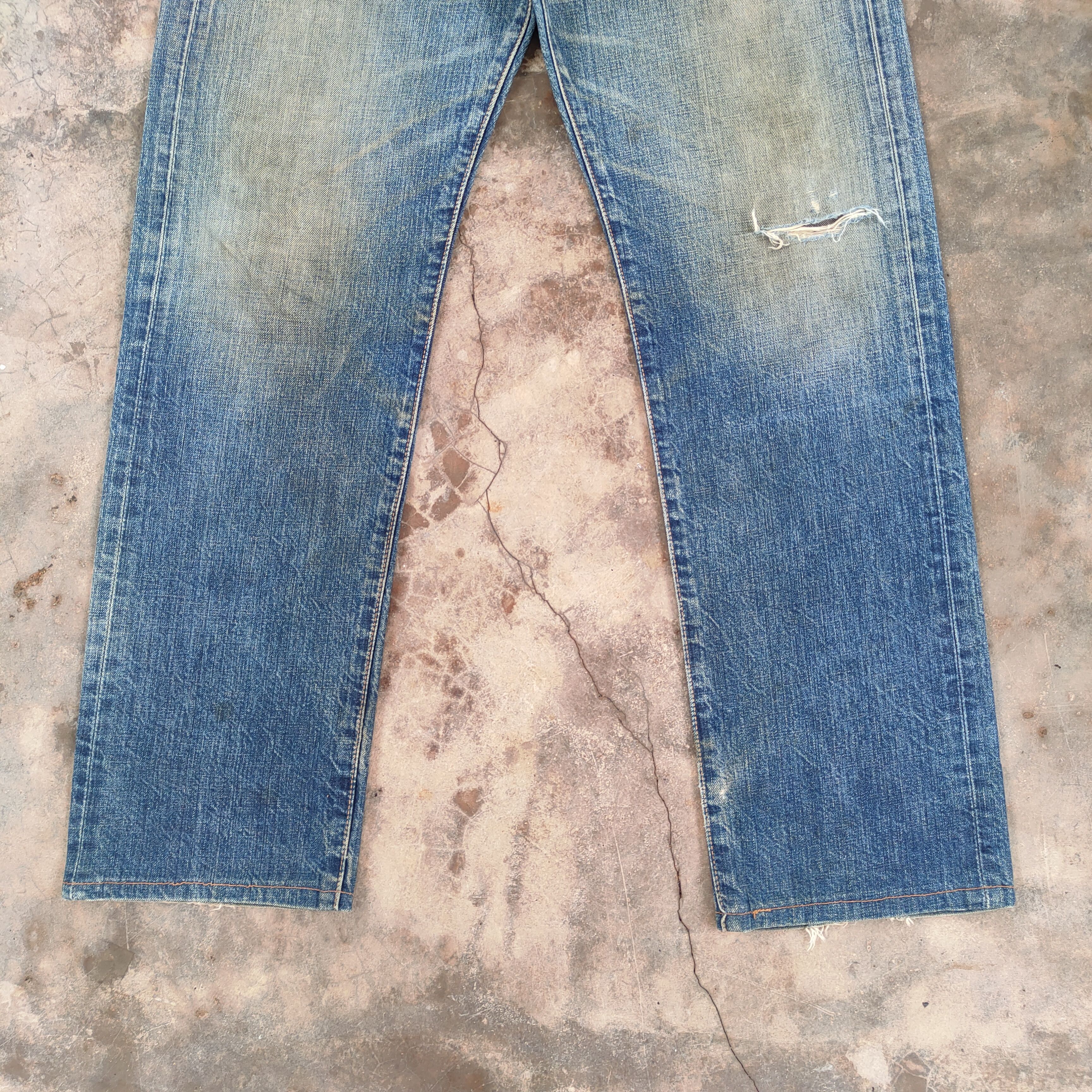 Levi's Vintage Clothing Vintage Levi's 501 RUSTY ripped denim jeans pants Size US 32 / EU 48 - 5 Thumbnail