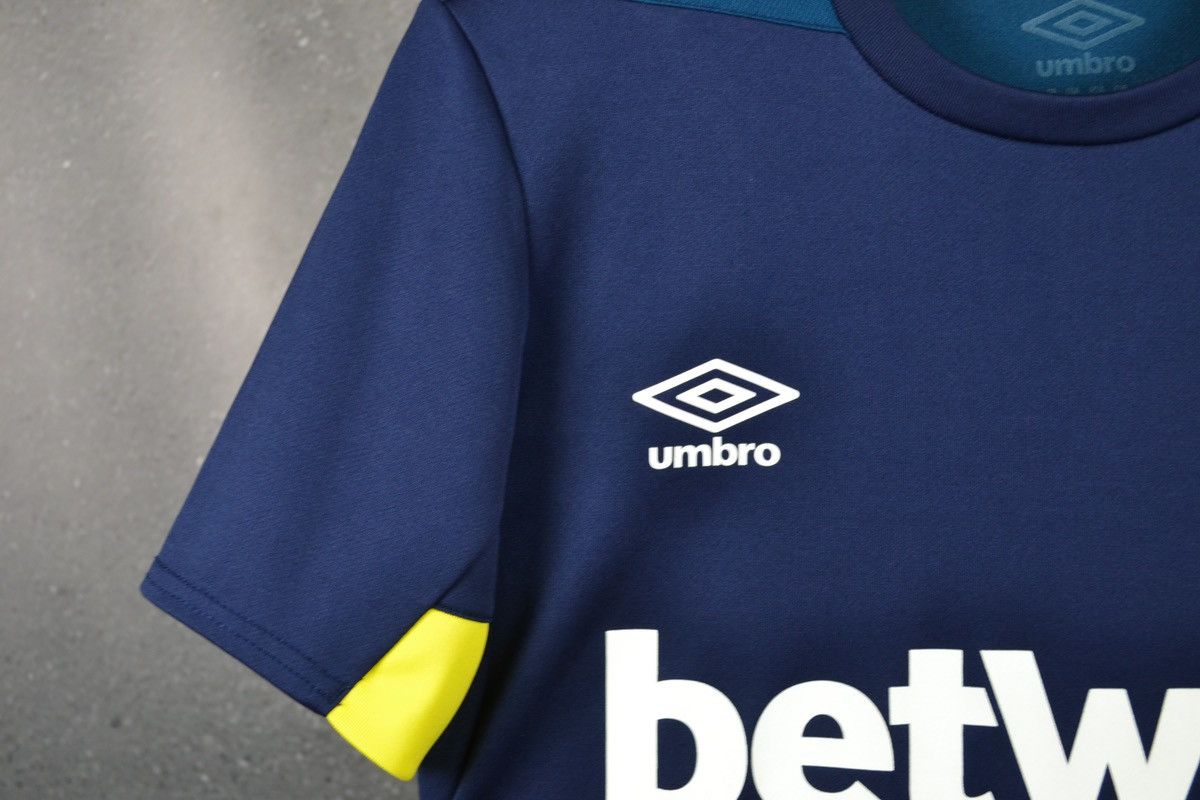 Umbro West Ham United Training Football Shirt Umbro Soccer Jersey Size US S / EU 44-46 / 1 - 6 Thumbnail