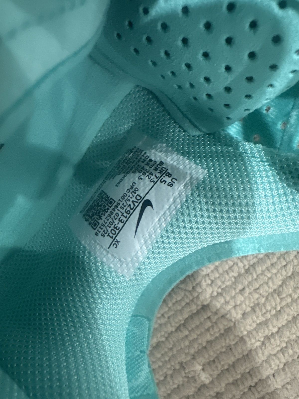 Nike Brand new never worn. Size US 8.5 / EU 41-42 - 1 Thumbnail