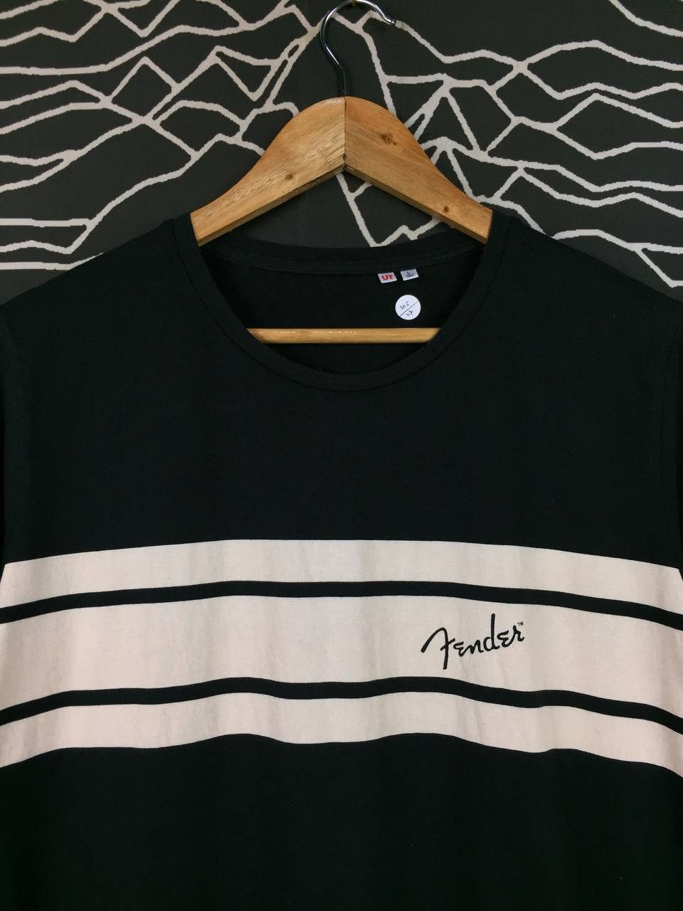 Uniqlo Uniqlo X Fender Guitar The Spirit of Rock-N-Roll Tee Size US L / EU 52-54 / 3 - 3 Thumbnail