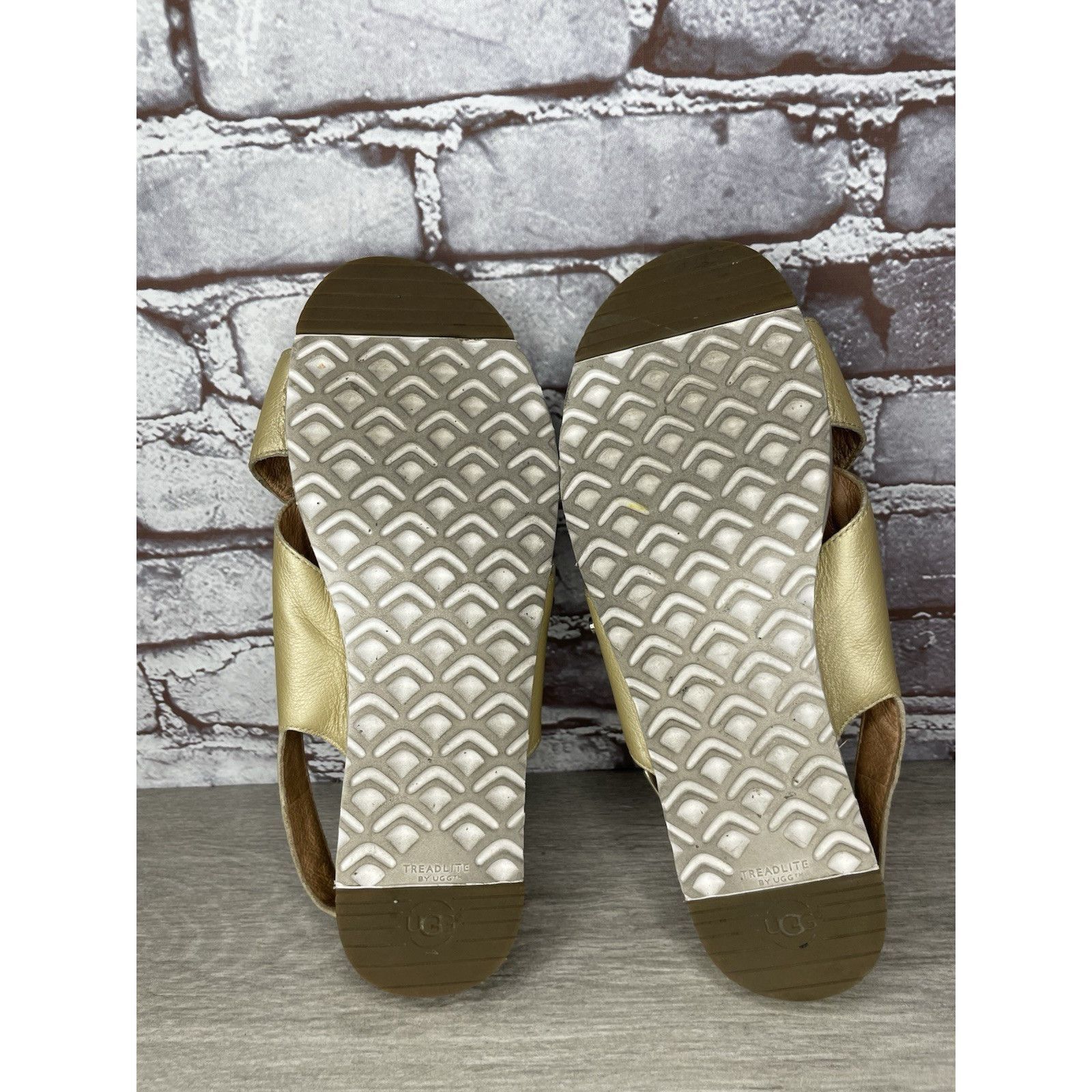Ugg UGG Gold Leather Kamile Cross Strap Comfort Sandals Women Sz Size US 10 / IT 40 - 7 Thumbnail