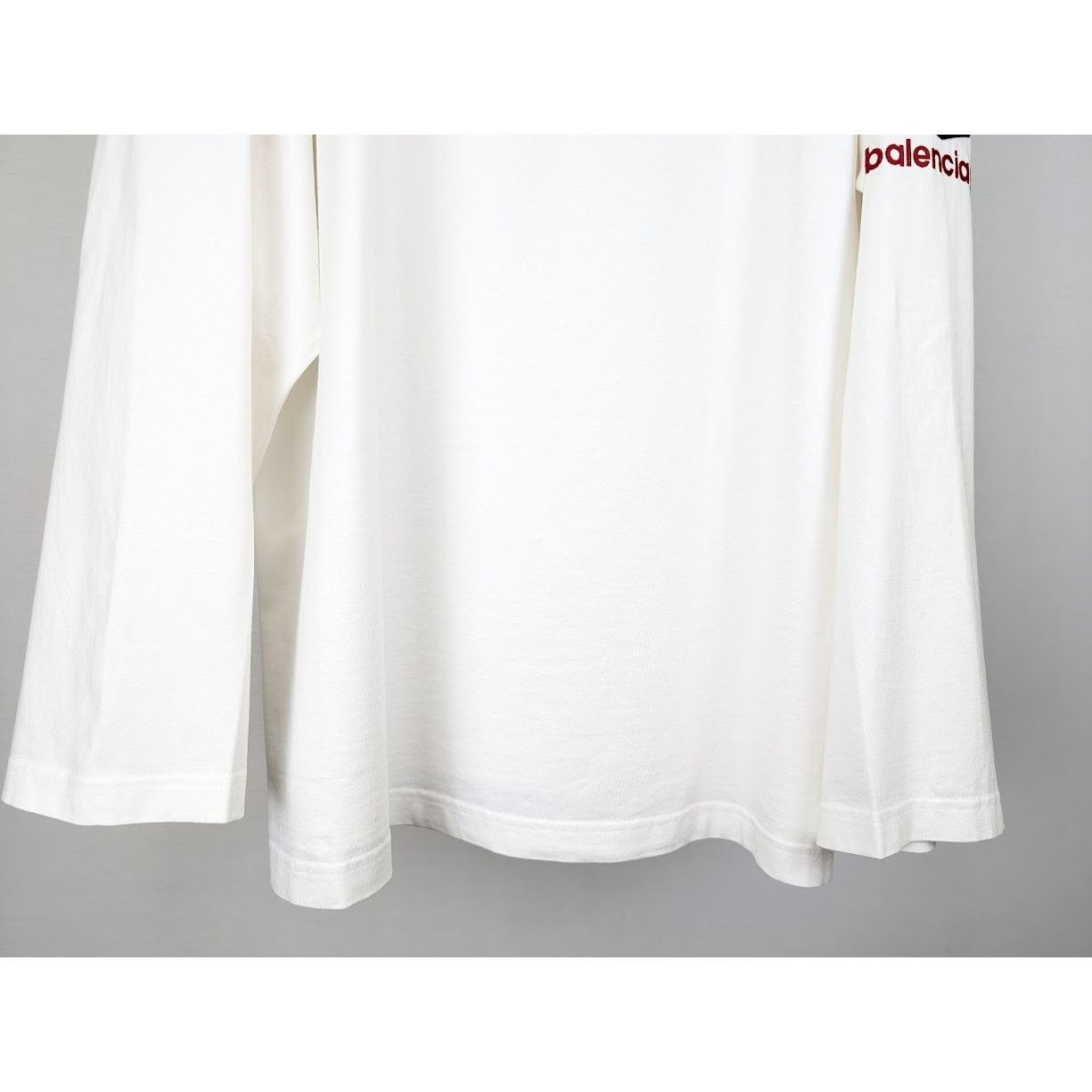Balenciaga o1rshd1 Q:2 / Oversize Long Sleeve T-Shirt in White Size US XL / EU 56 / 4 - 5 Thumbnail