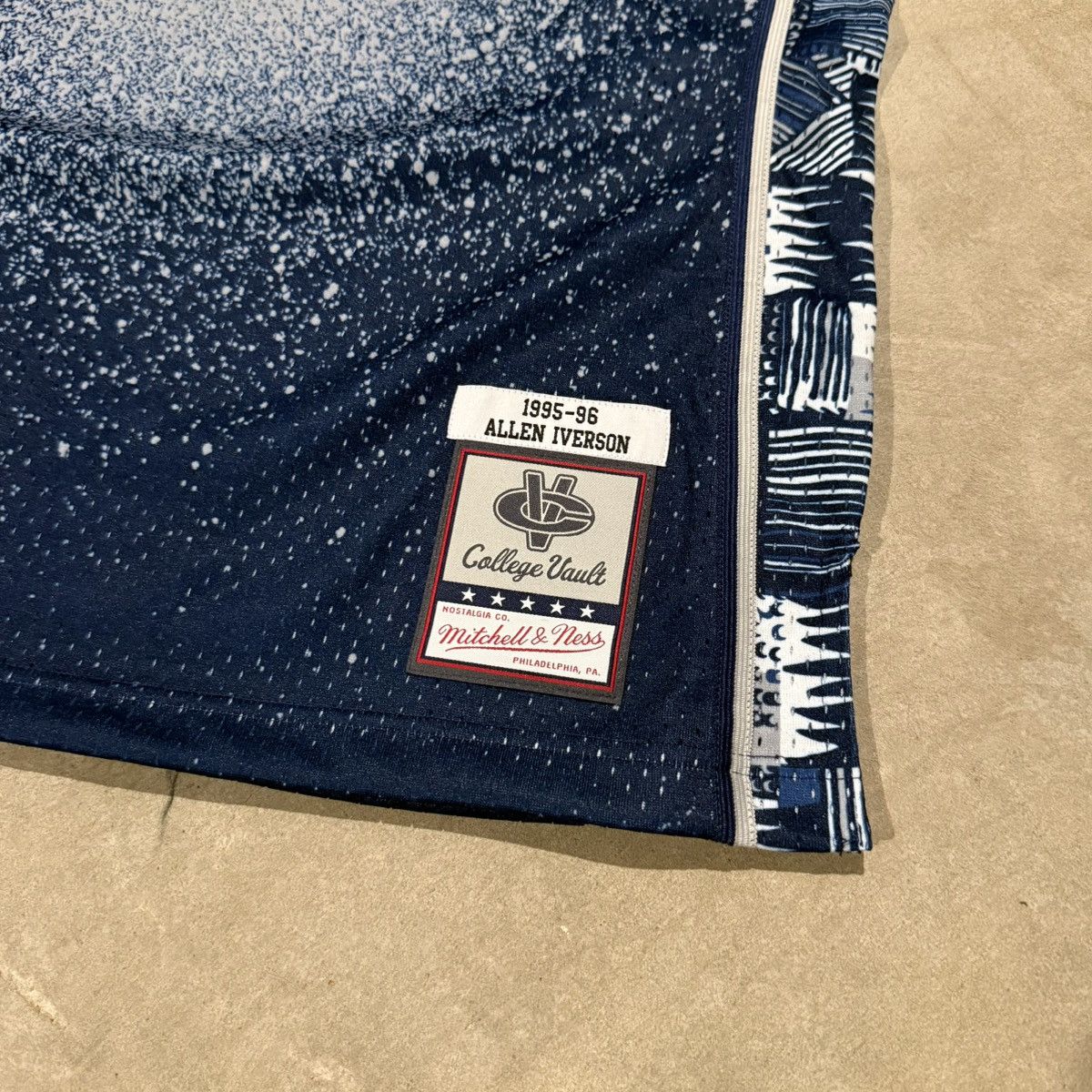 Mitchell & Ness Mitchell & Ness Allen Iverson #3 Georgetown Hoyas Jersey Size US L / EU 52-54 / 3 - 3 Thumbnail