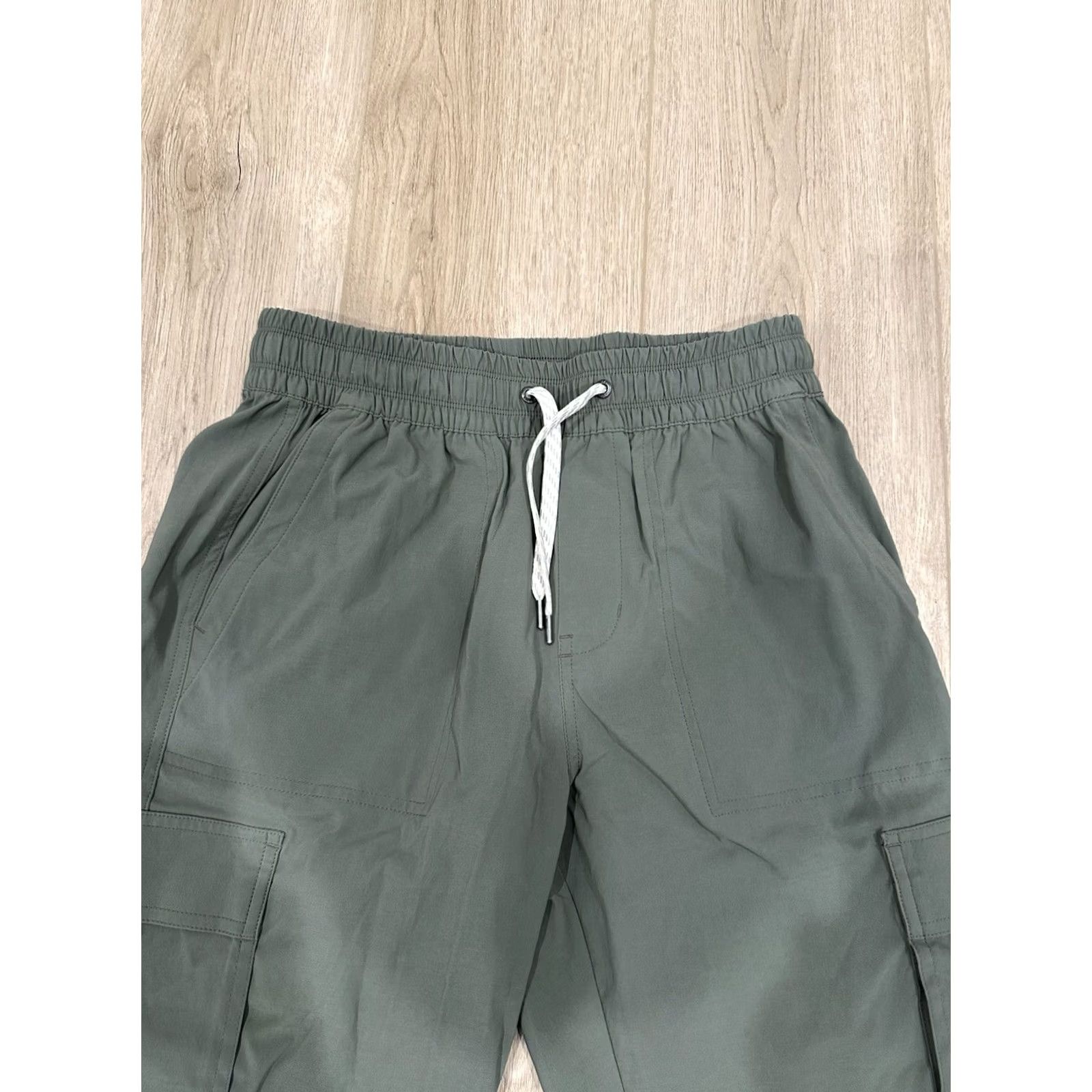 Vuori Vuori Scout Jogger Cargo Olive Green Women's S Athletic Workout Gym Hiking VW494 Jogger Tapered Pockets Activewear Outdoors Athleisure Women Size 28" / US 6 / IT 42 - 4 Thumbnail