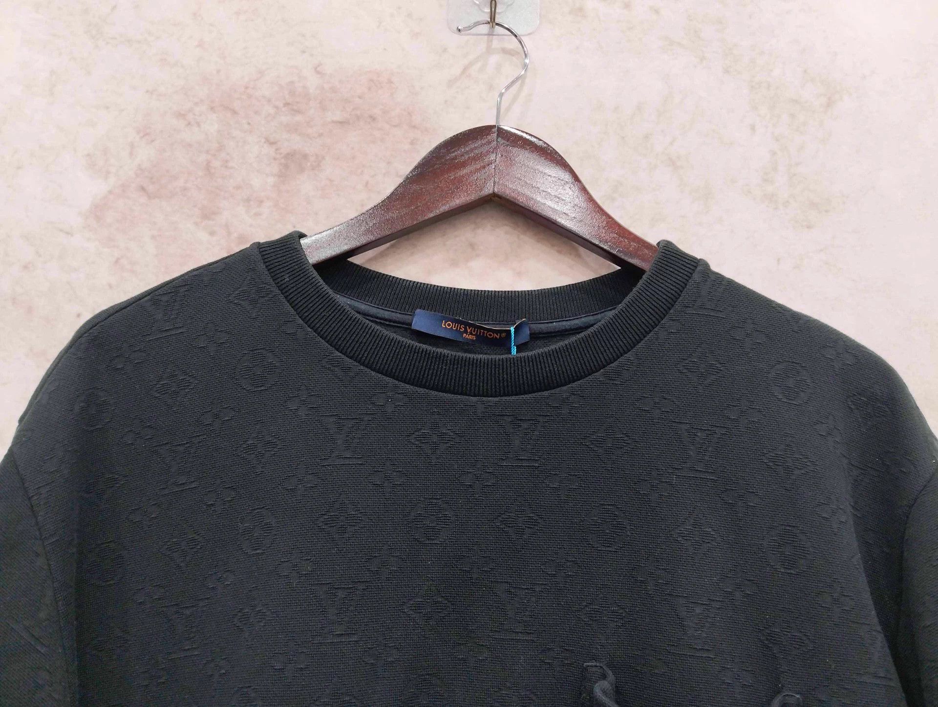 Louis Vuitton LV black monogram 3D pocket short-sleeve T-shirt size L Size US L / EU 52-54 / 3 - 3 Thumbnail