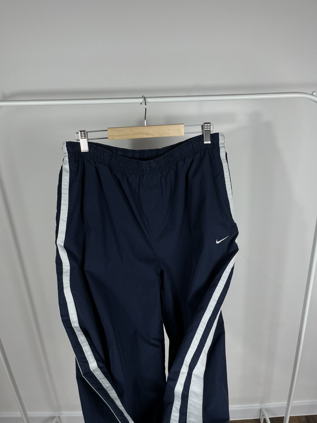 Nike Vintage Nike navy blue track pants with white side stripes L Size US 34 / EU 50 - 6 Thumbnail
